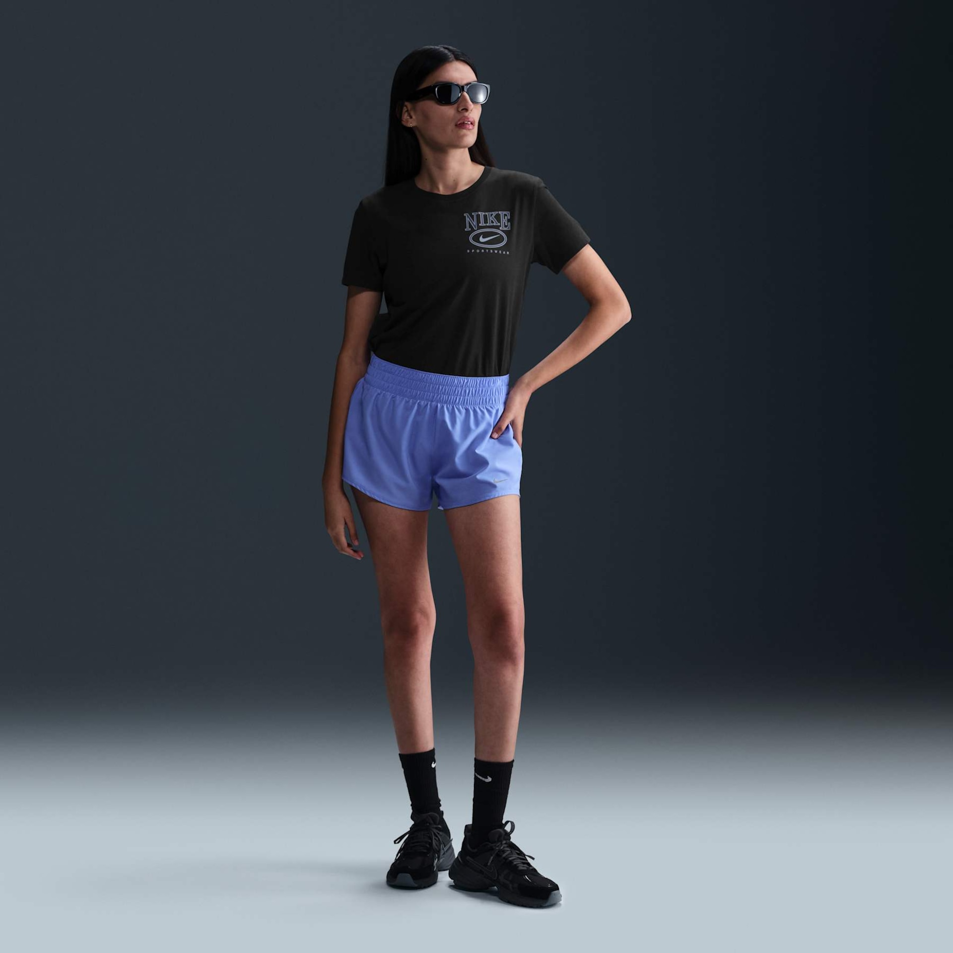 Camiseta Nike Sportswear Club Essential Feminina - Foto 4