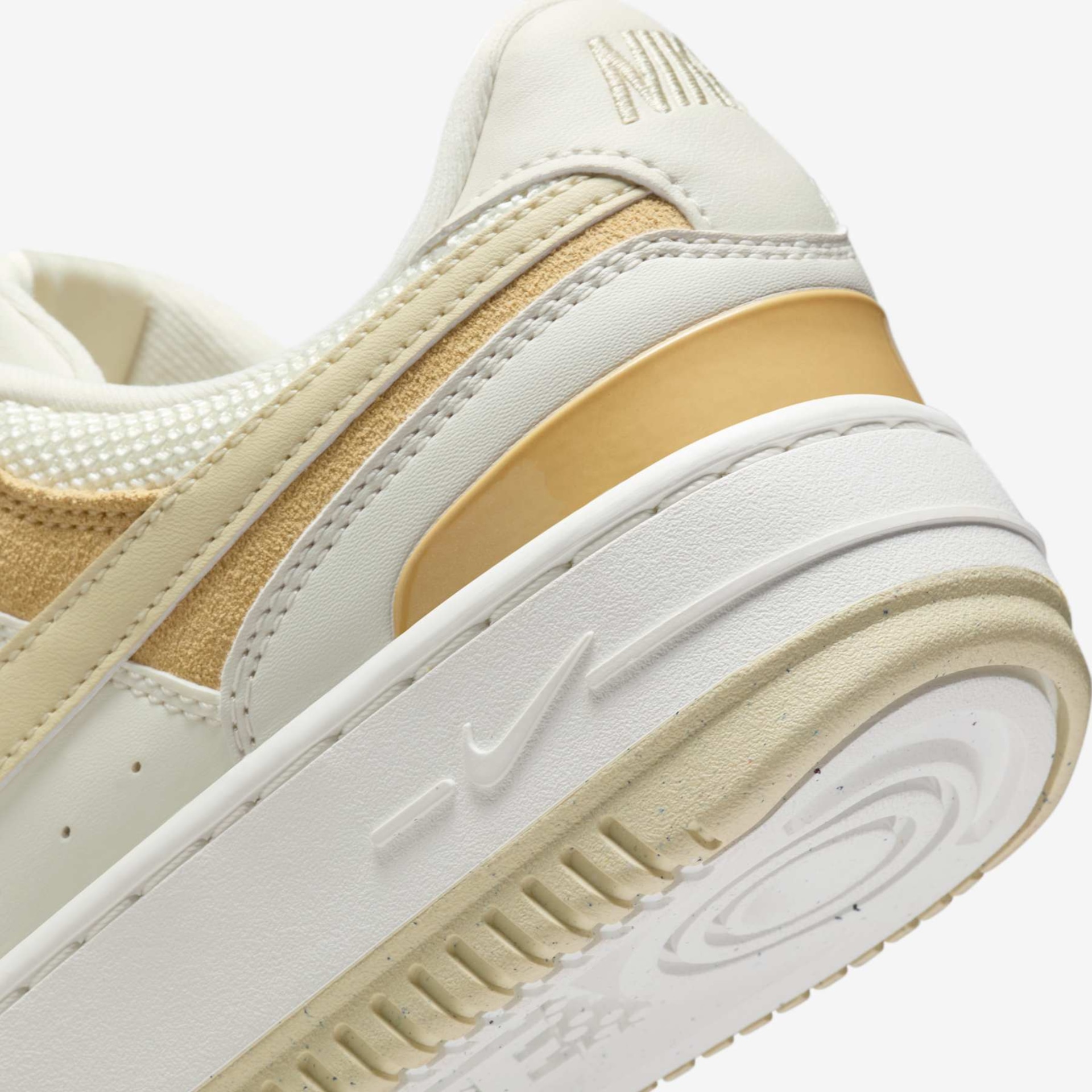 Tênis Nike Gamma Force Feminino - Foto 8