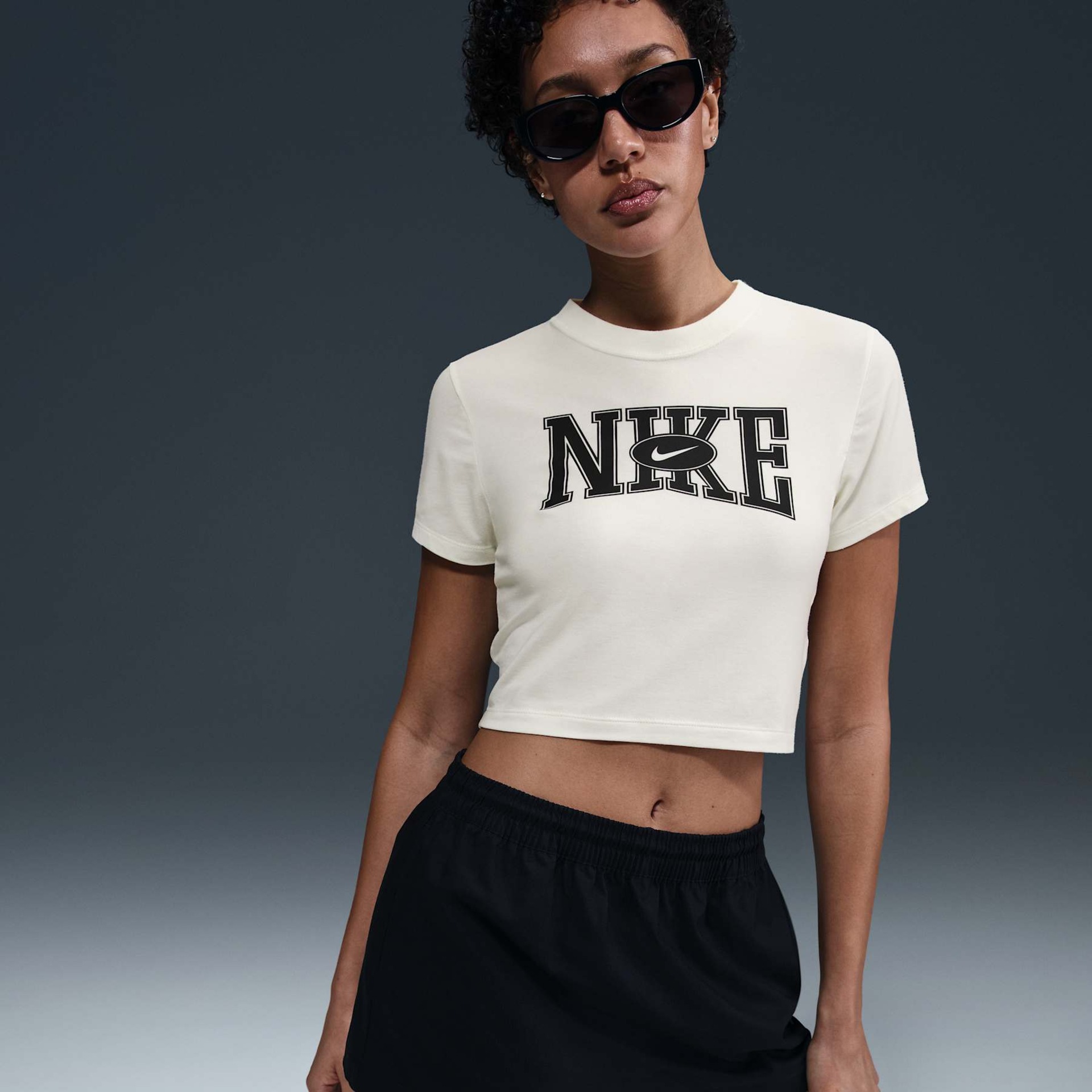 Camiseta Nike Sportswear Slim Cropped Feminina - Foto 3
