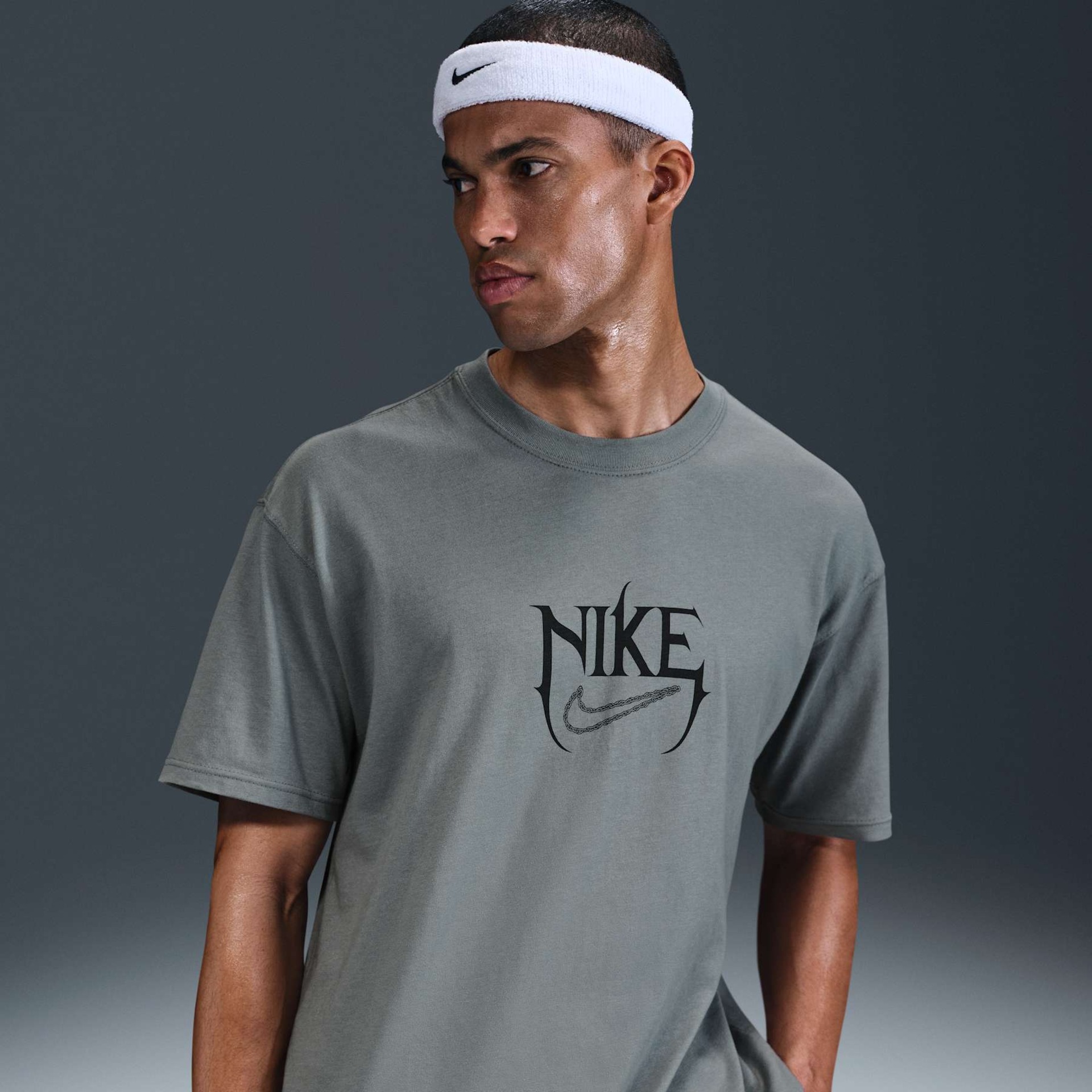 Camiseta Nike M90 Verbiage Masculina - Foto 1