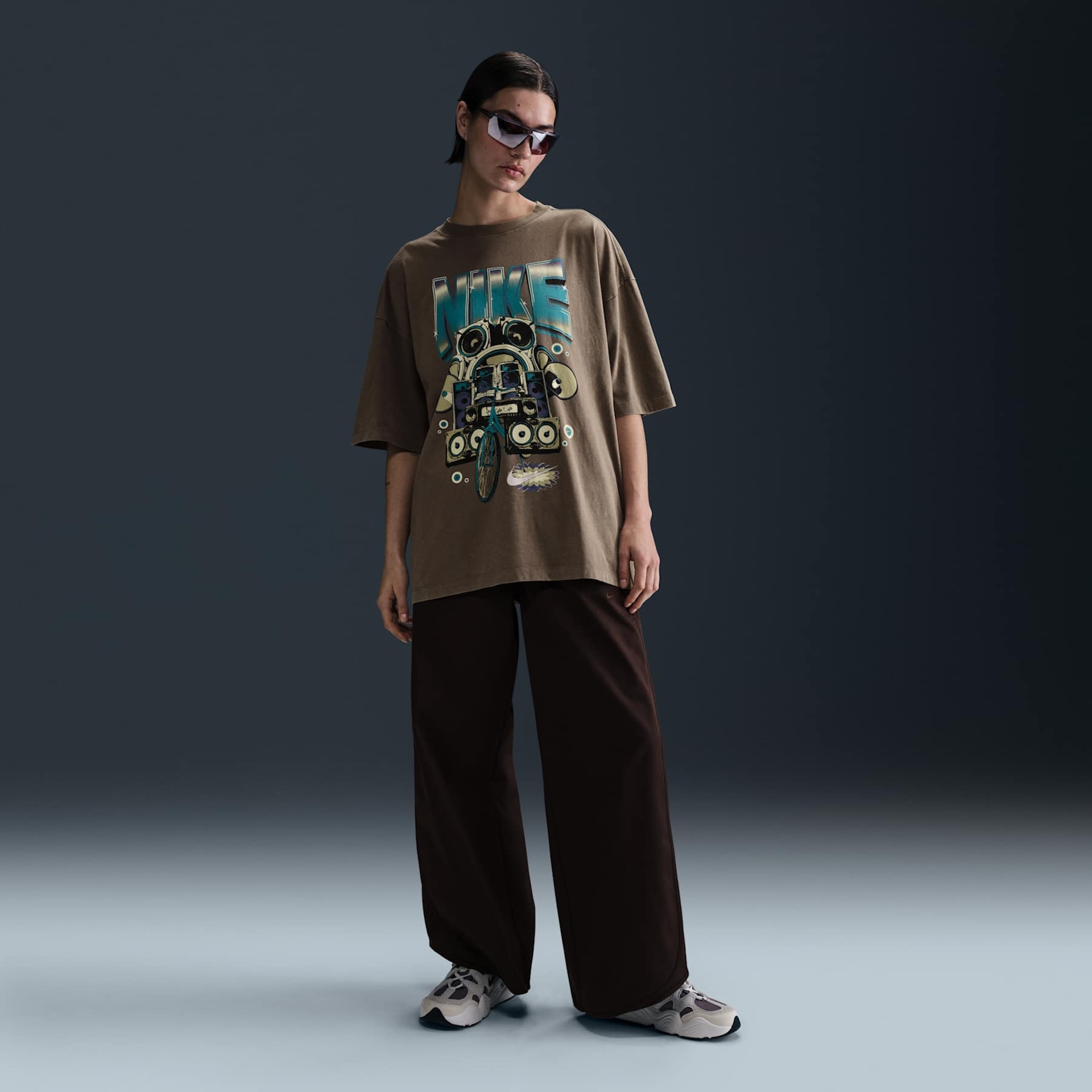 Camiseta Nike Sportswear Essential Feminina - Foto 4