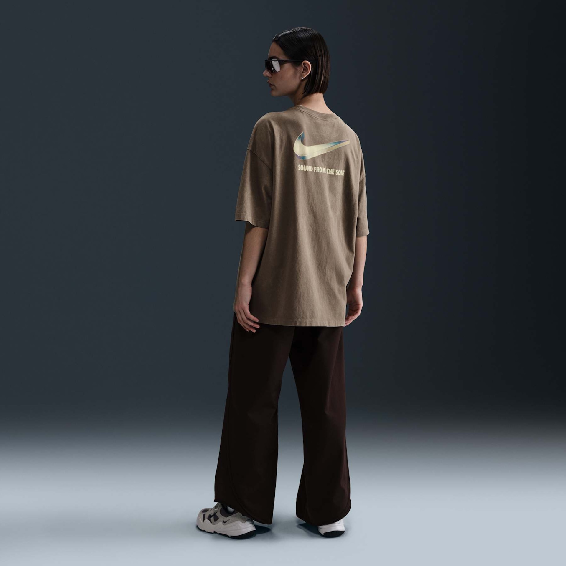 Camiseta Nike Sportswear Essential Feminina - Foto 5