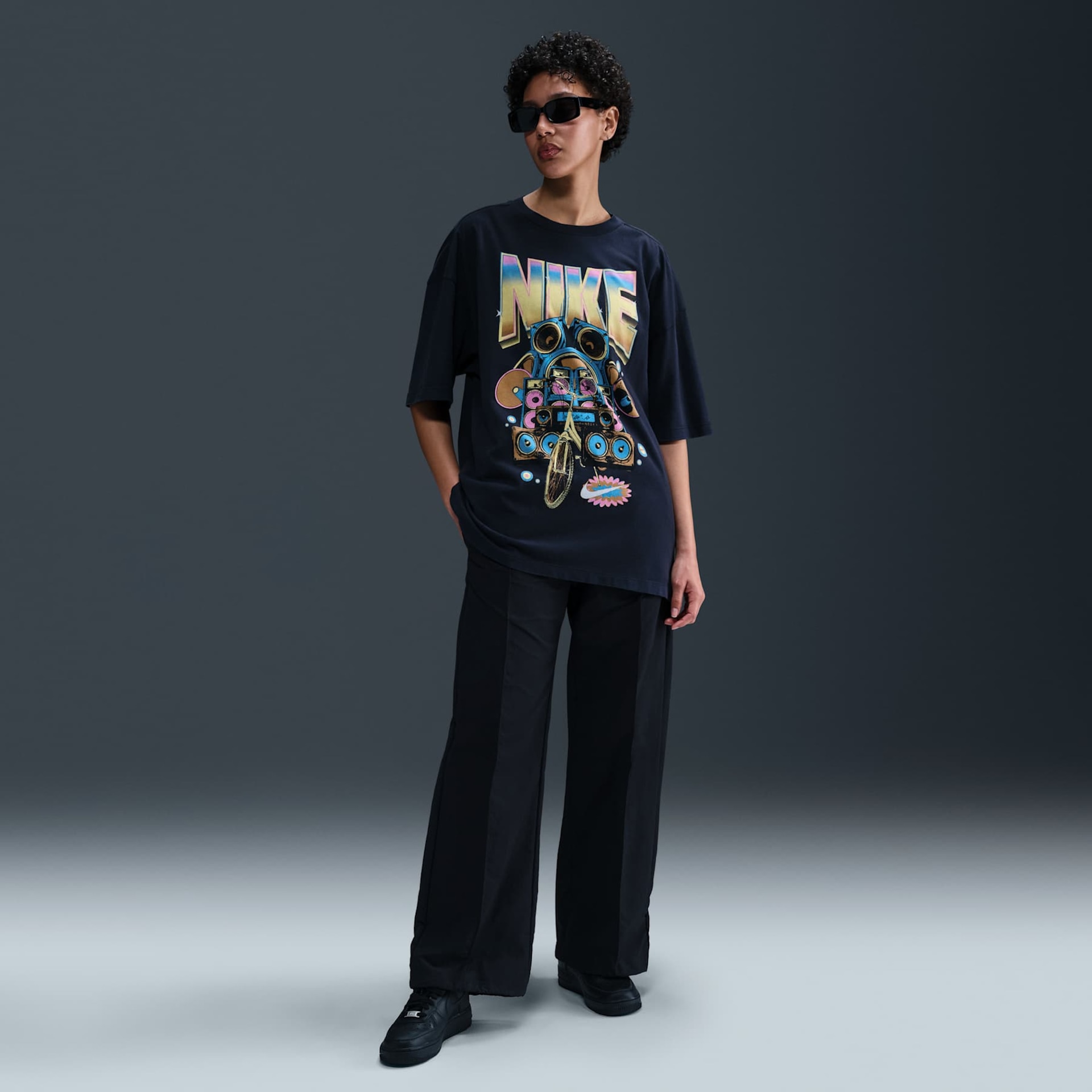 Camiseta Nike Sportswear Essential Feminina - Foto 4