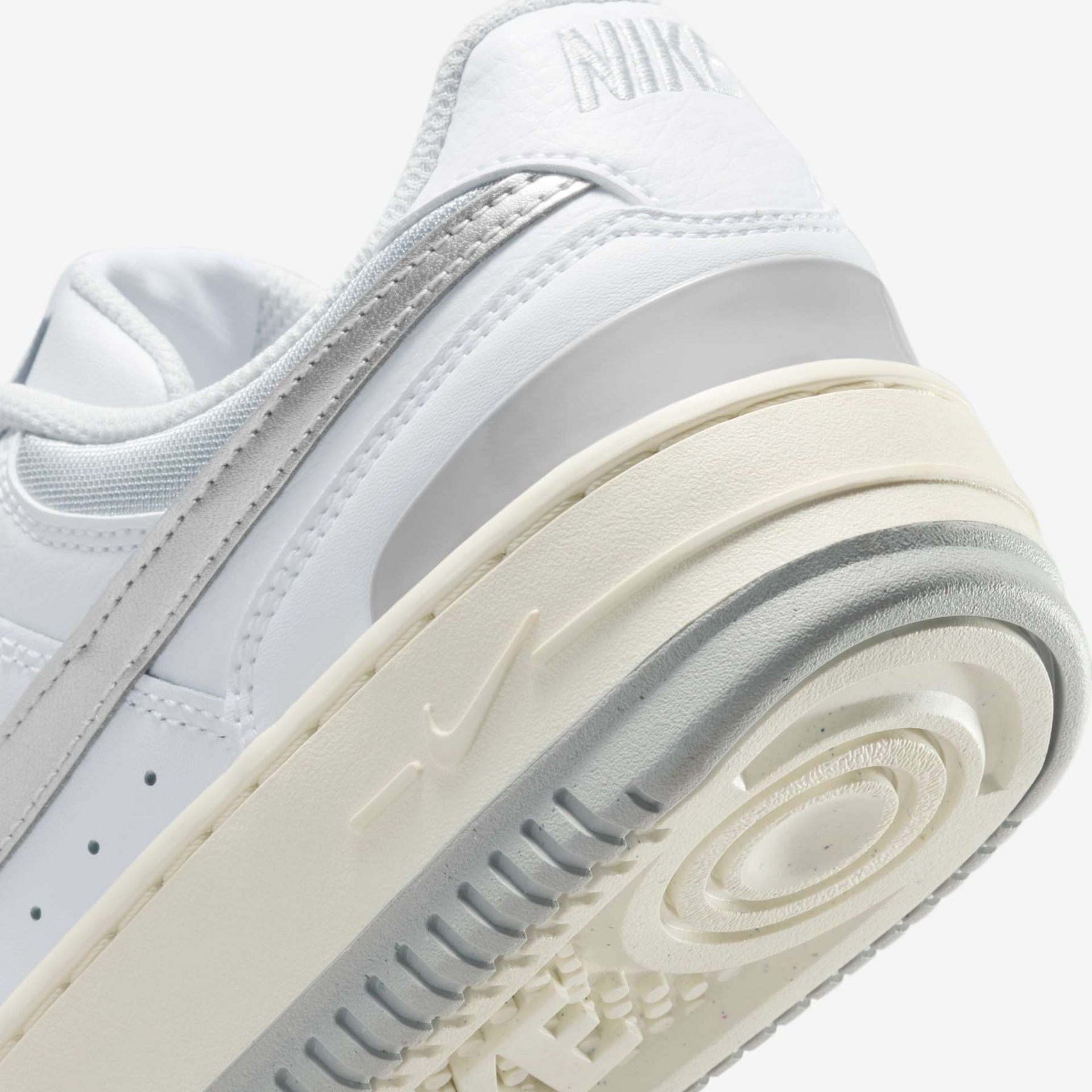 Tênis Nike Gamma Force Feminino - Foto 8