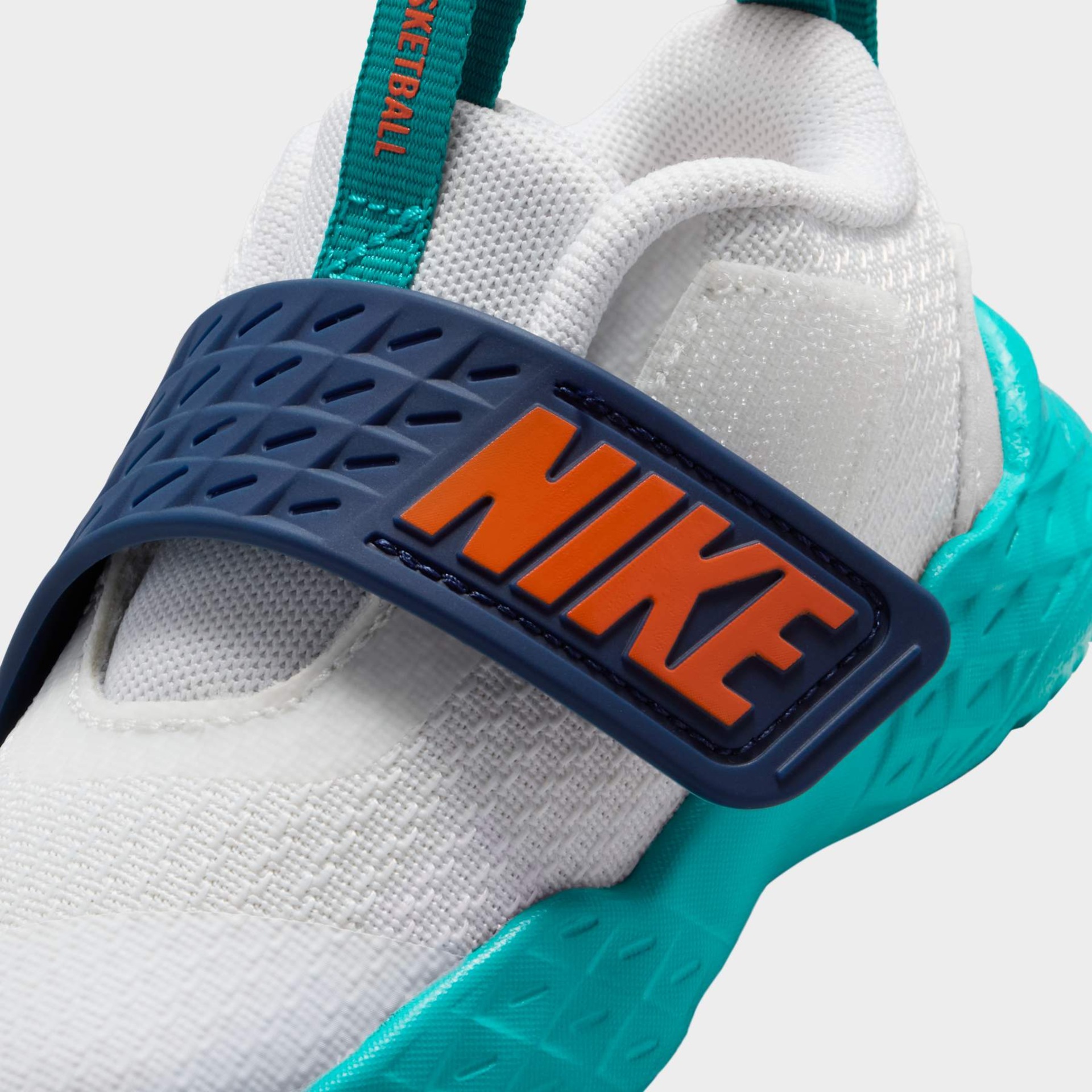 Tênis Nike Team Hustle D12 Infantil - Foto 8