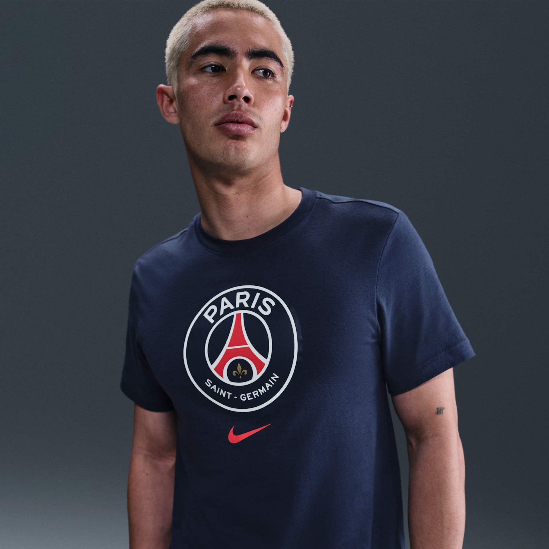 Camiseta Nike Paris Saint-Germain Crest Masculina - Foto 1