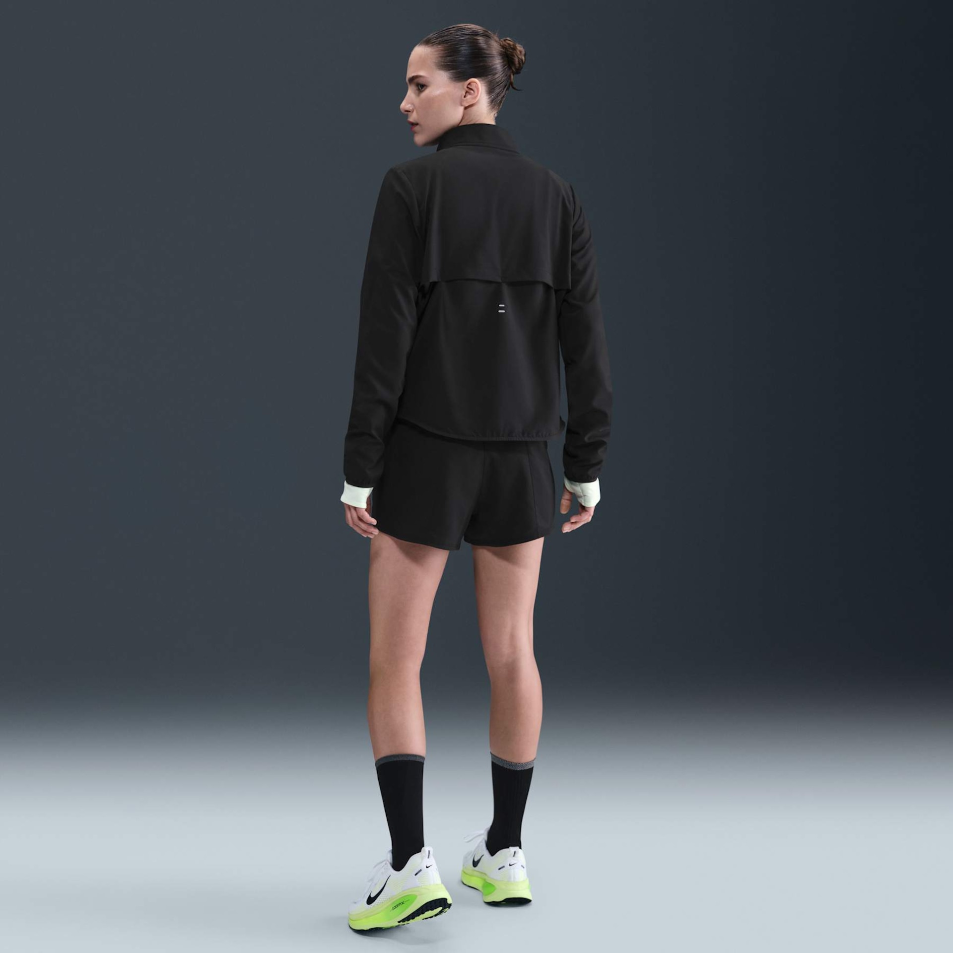 Shorts Nike One Swoosh Feminino - Foto 4