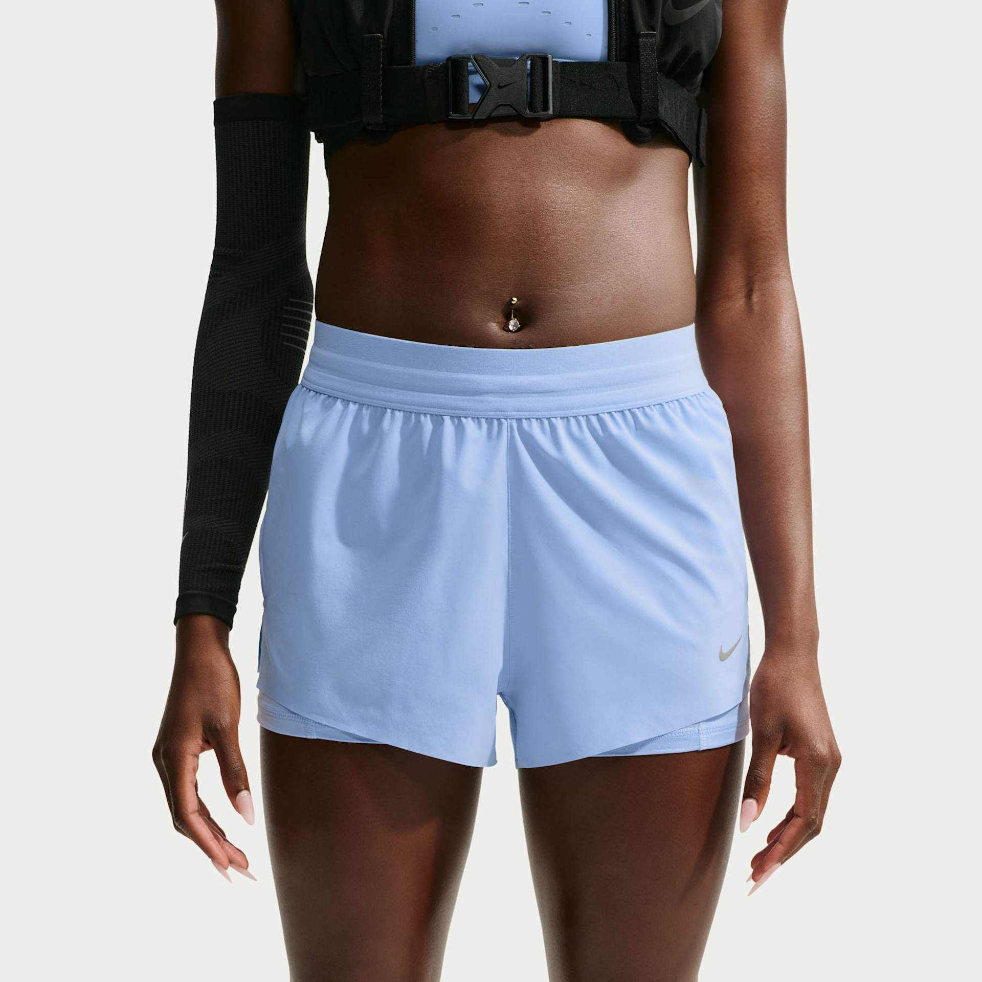 Shorts Nike Dri-FIT Swift 2in1 Feminino - Foto 2