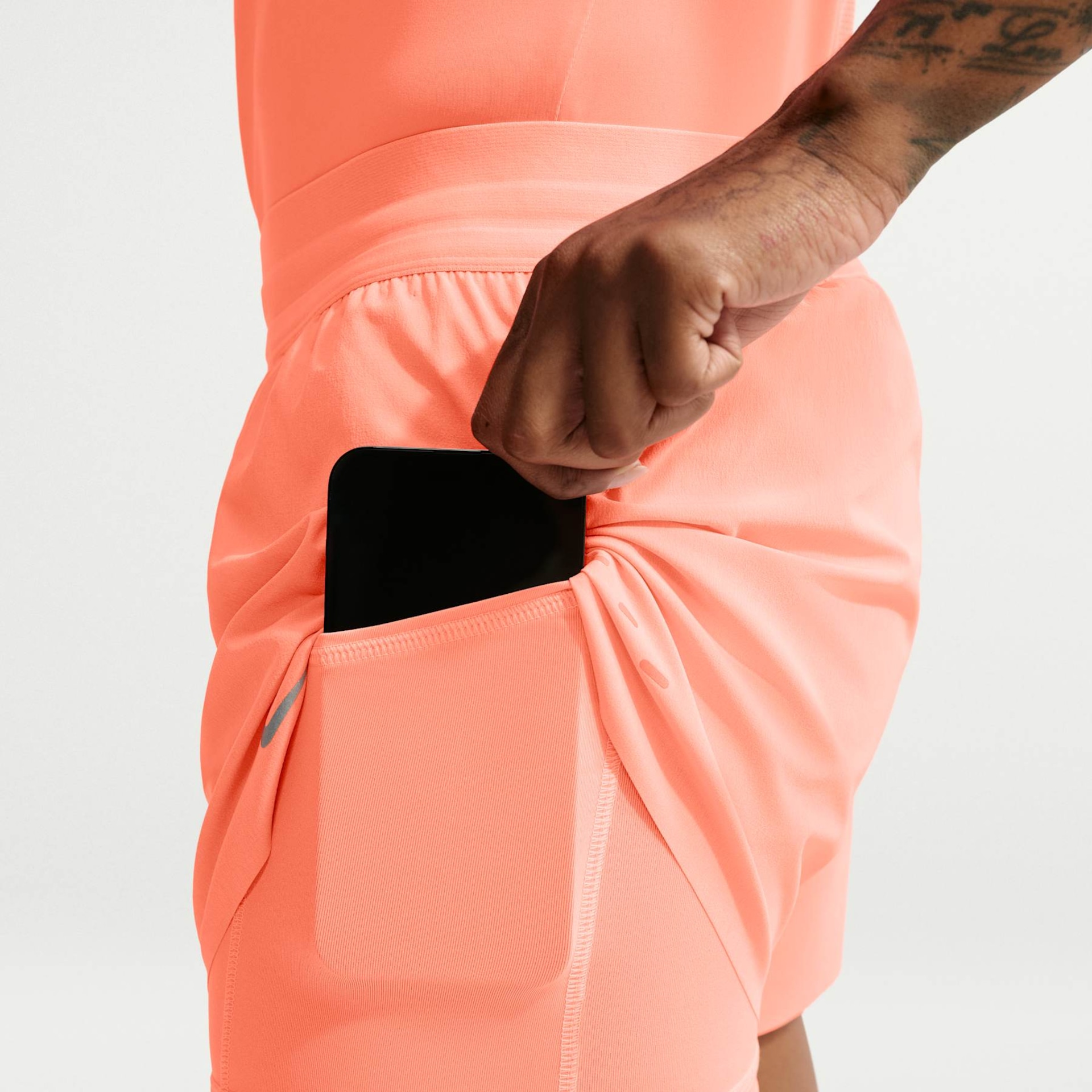 Shorts Nike Dri-FIT Swift 2in1 Feminino - Foto 6