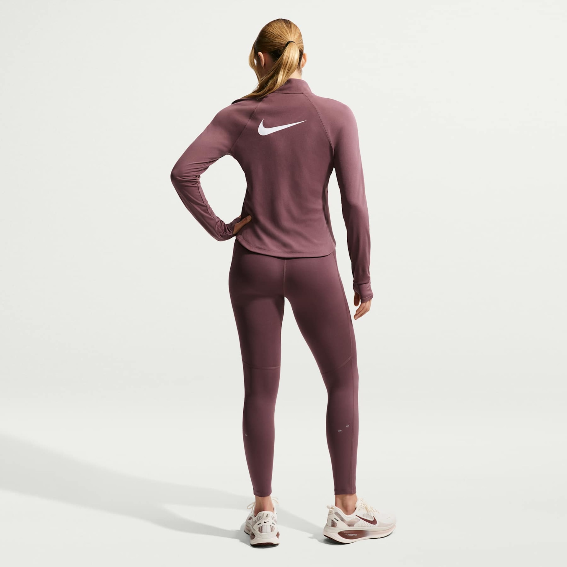 Legging Dri-FIT Nike Swoosh Feminina - Foto 5