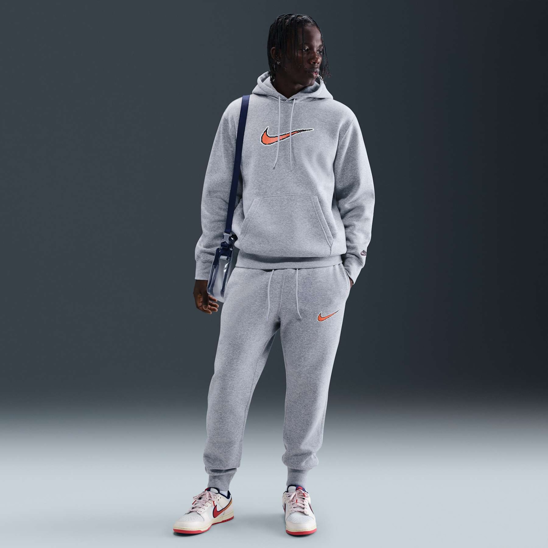 Calça Nike Club Varsity Masculina - Foto 1