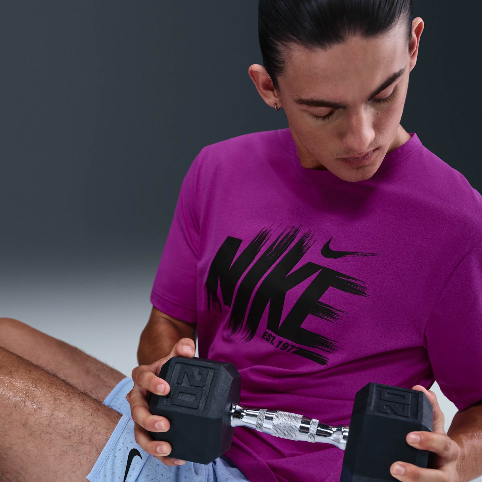 Camiseta Nike Hyverse GFX Masculina - Foto 3