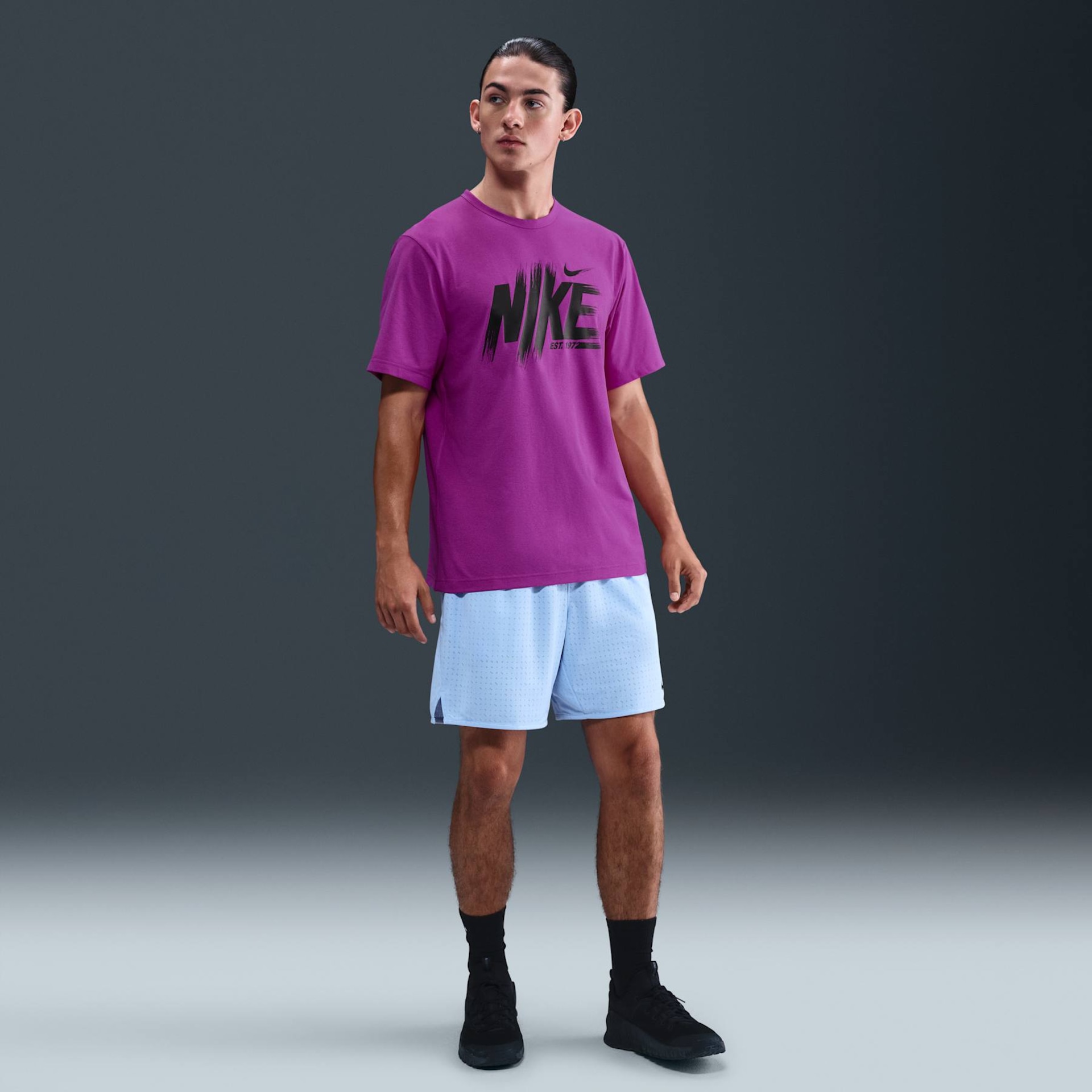 Camiseta Nike Hyverse GFX Masculina - Foto 4