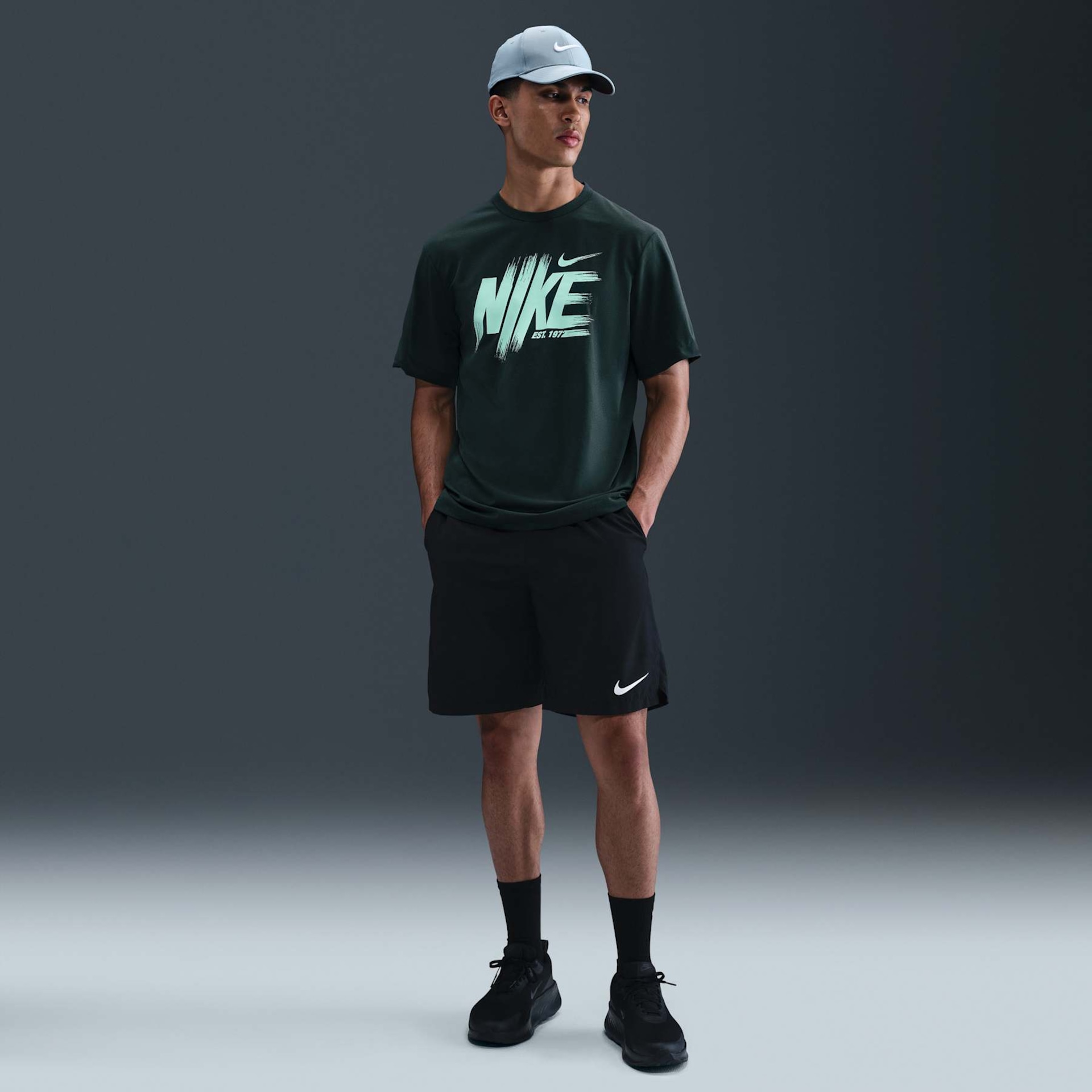 Camiseta Nike Hyverse GFX Masculina - Foto 4