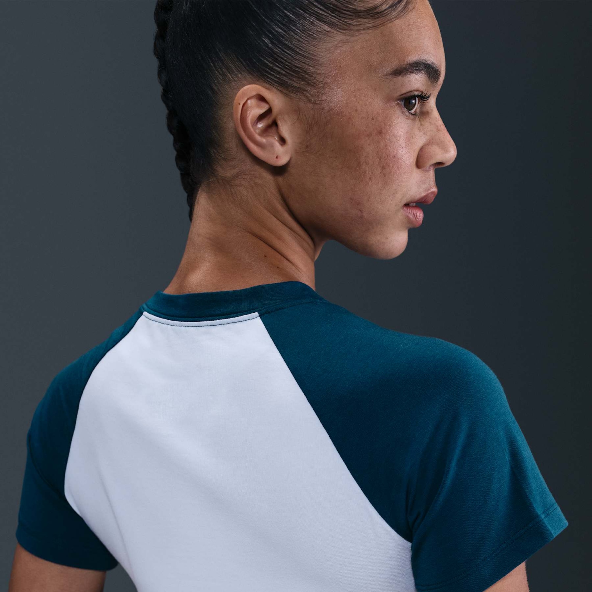 Camiseta Nike Sportswear Chill Knit Feminina - Foto 2