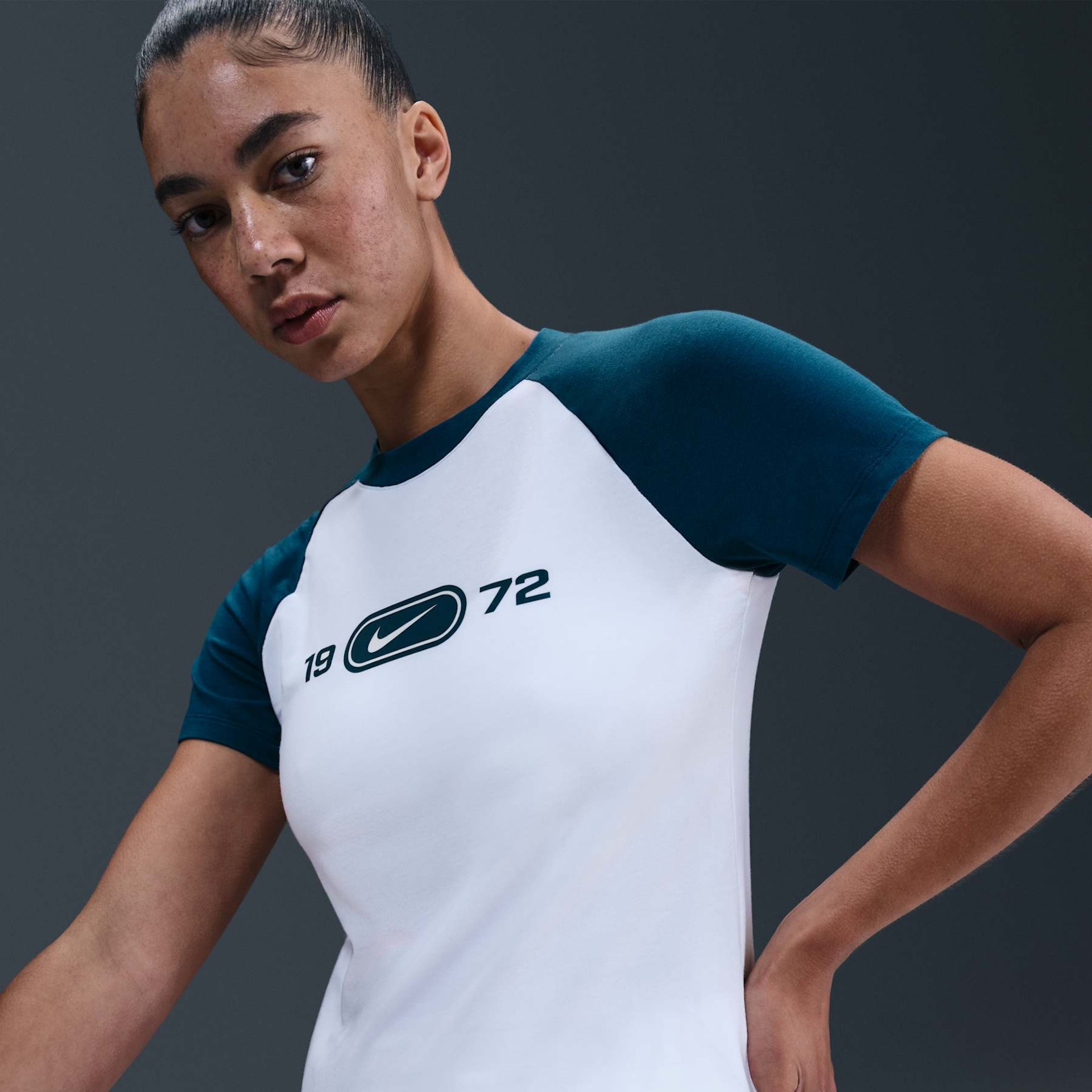 Camiseta Nike Sportswear Chill Knit Feminina - Foto 3
