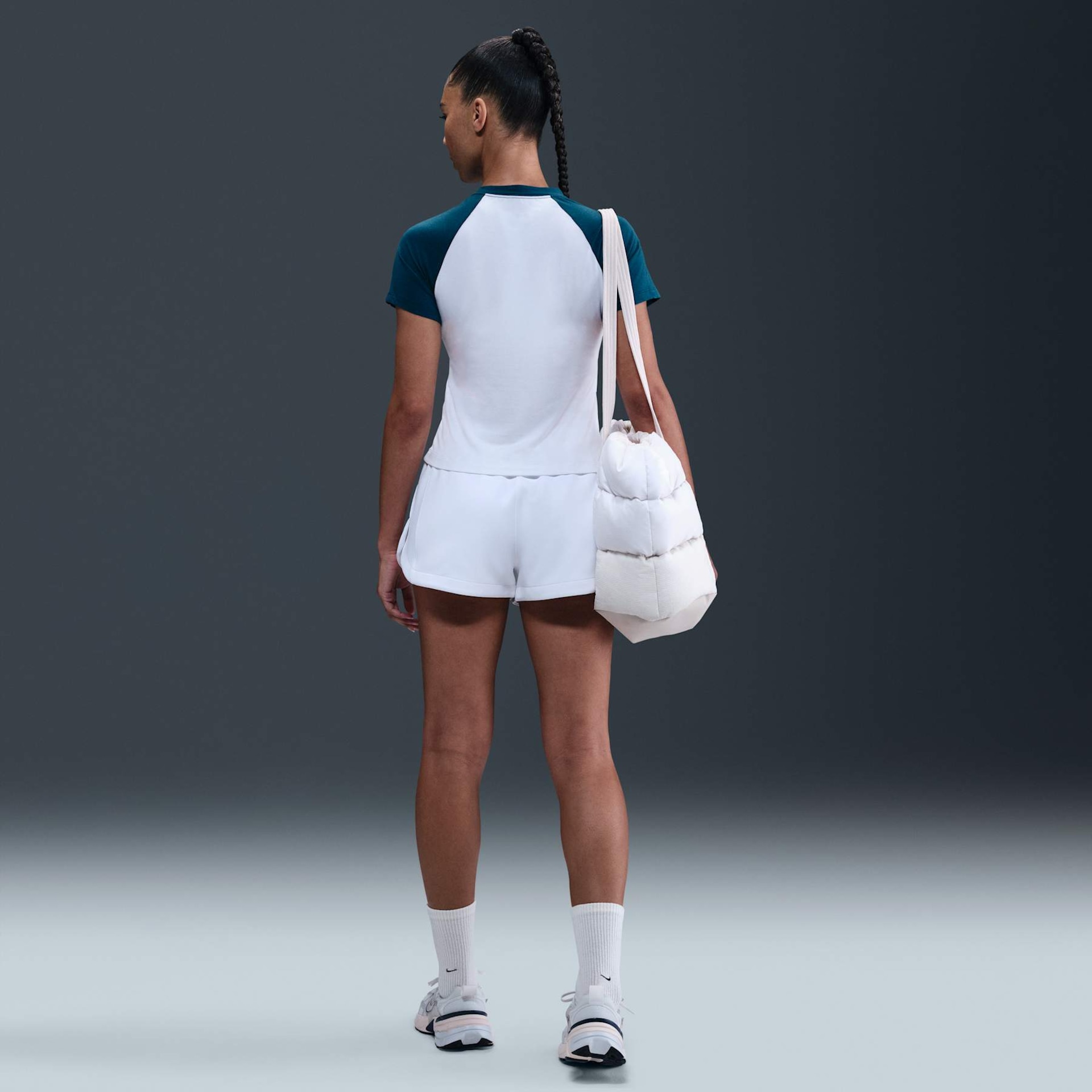Camiseta Nike Sportswear Chill Knit Feminina - Foto 5