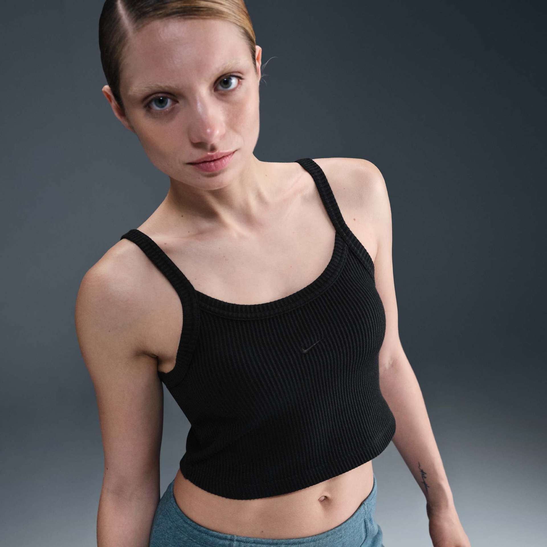 Imagem principal de Regata Cropped Nike Sportswear Chill Feminina