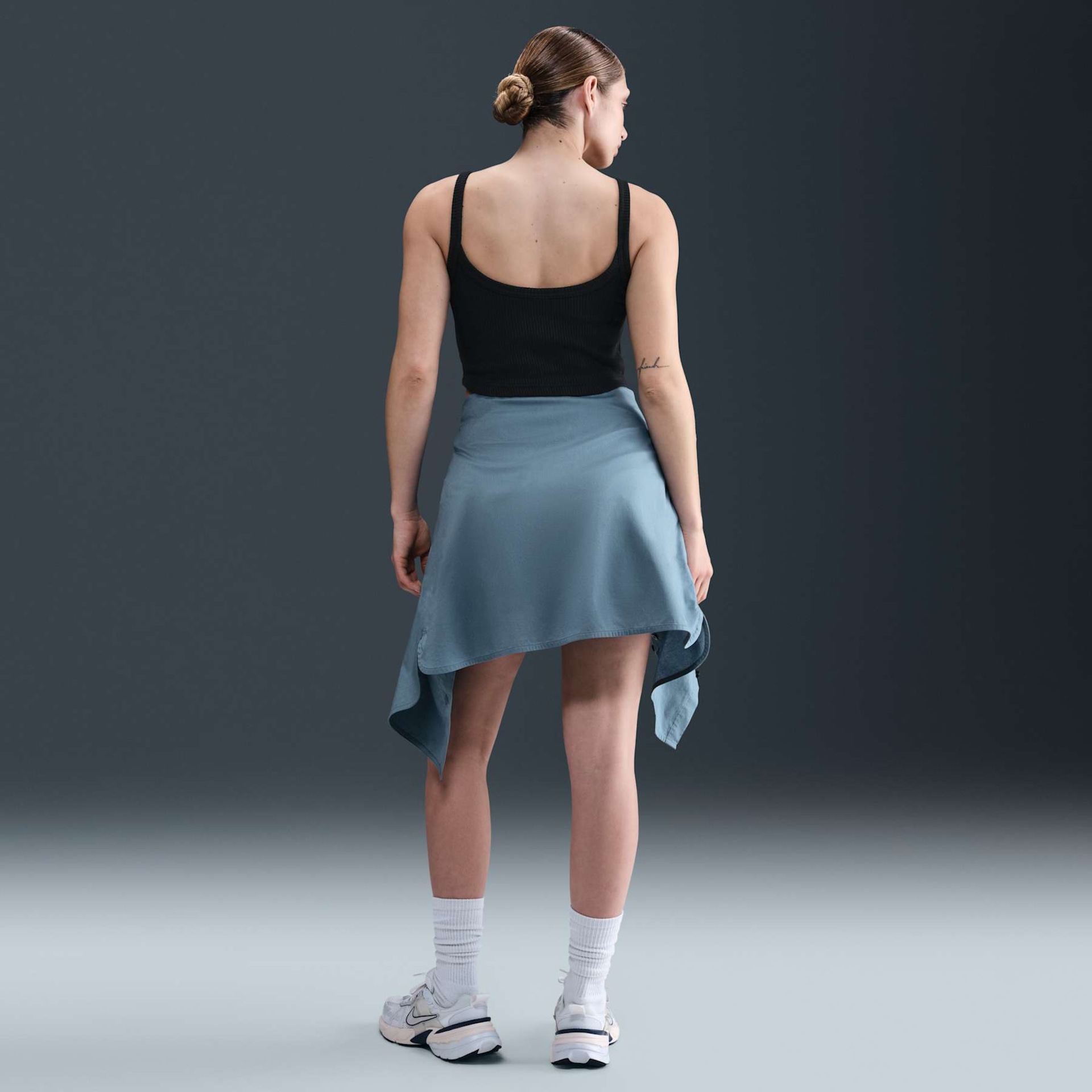 Regata Cropped Nike Sportswear Chill Feminina - Foto 5