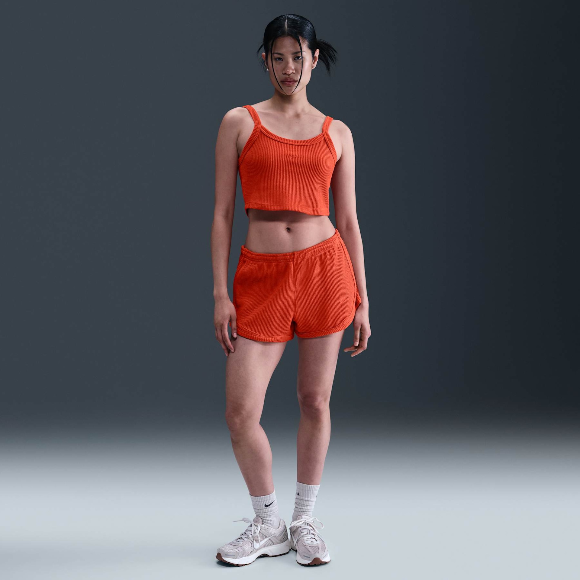 Regata Cropped Nike Sportswear Chill Feminina - Foto 4
