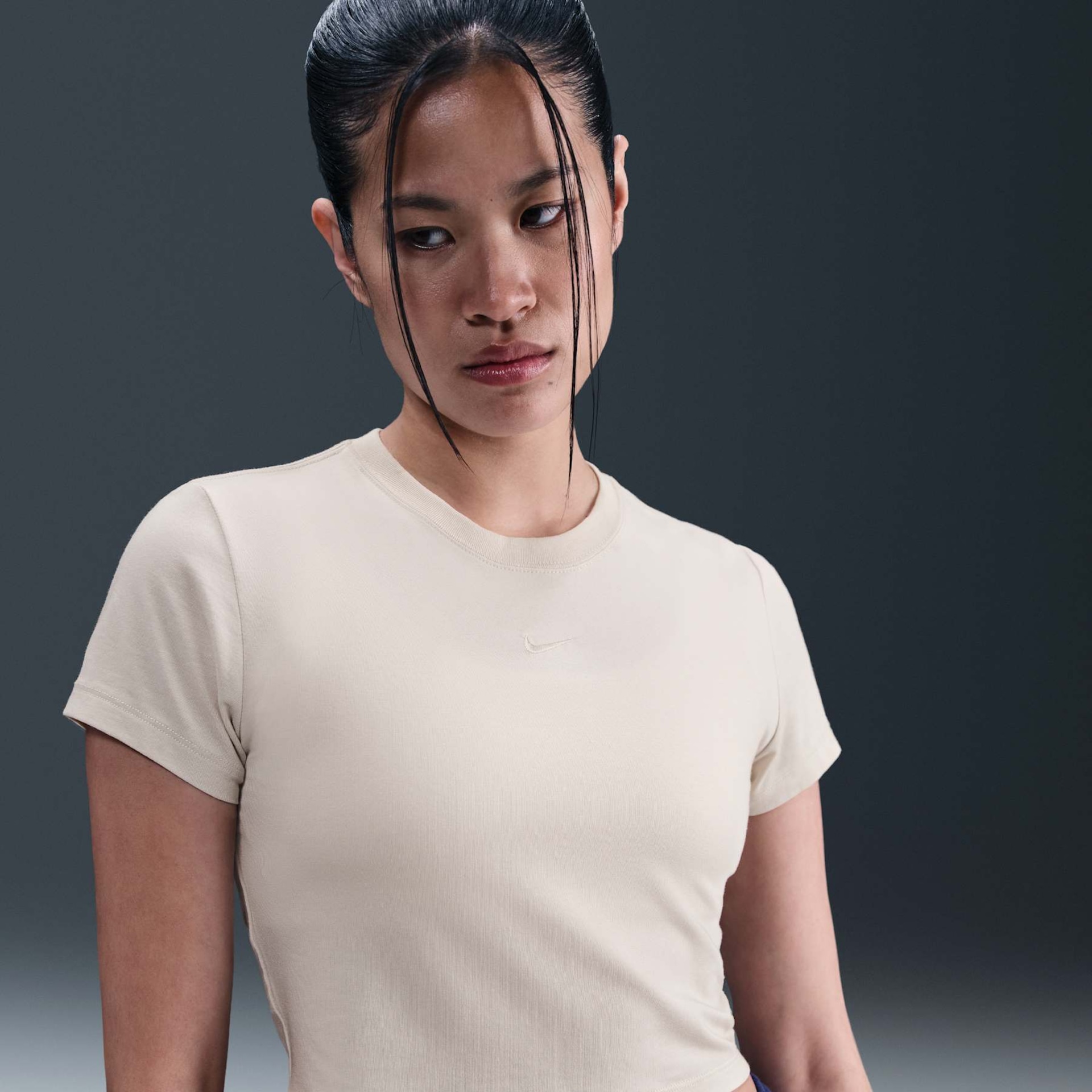 Camiseta Nike Sportswear Chill Knit Cropped Feminina - Foto 1