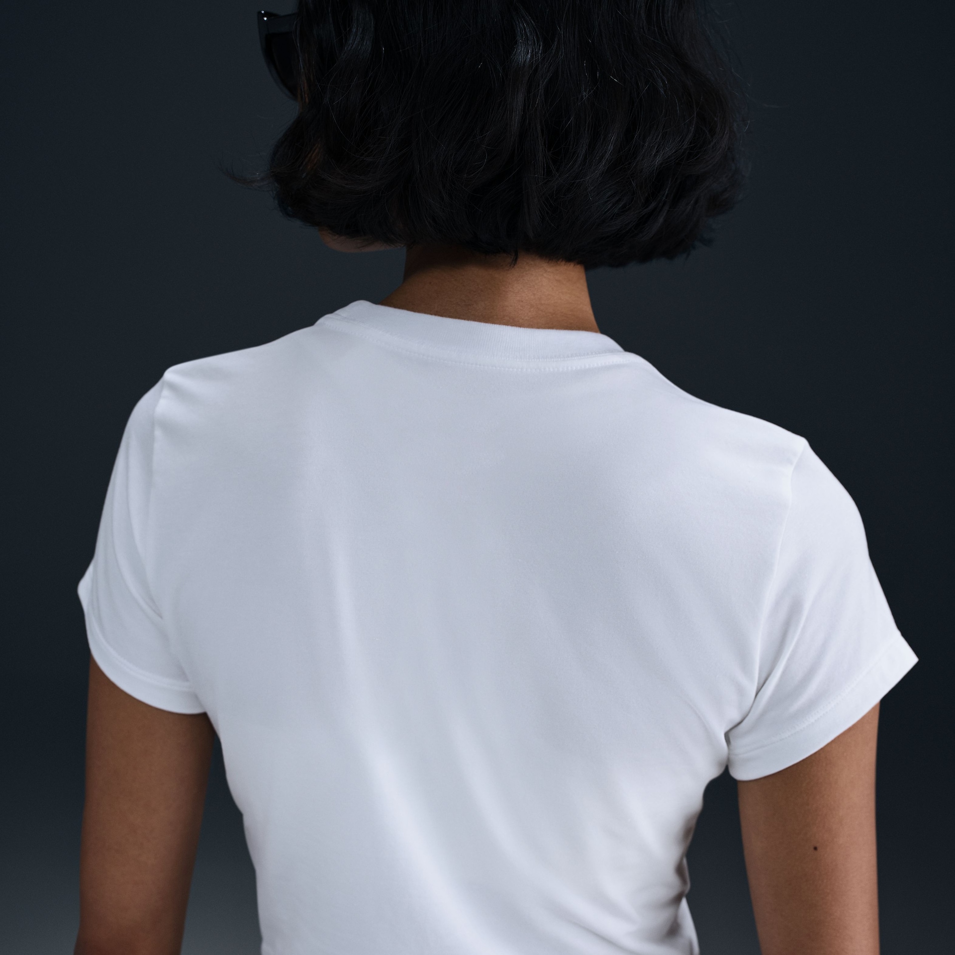 Camiseta Nike Sportswear Chill Knit Cropped Feminina - Foto 2