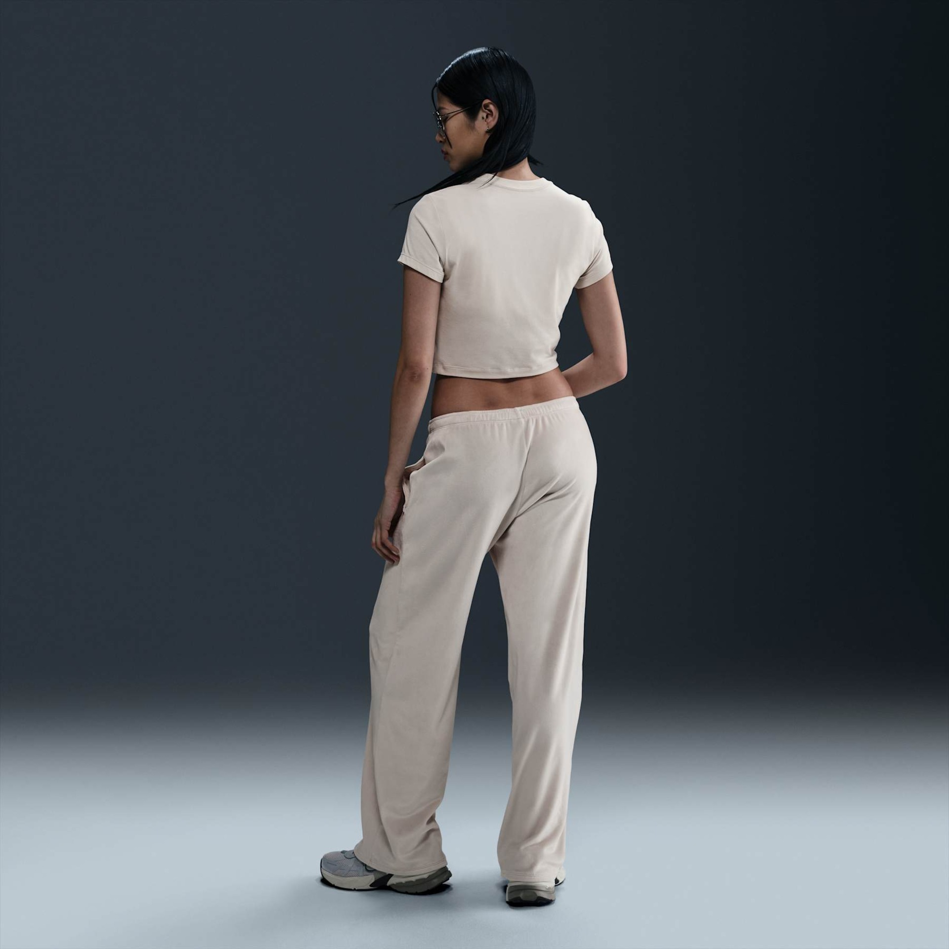 Camiseta Nike Sportswear Chill Knit Cropped Feminina - Foto 5