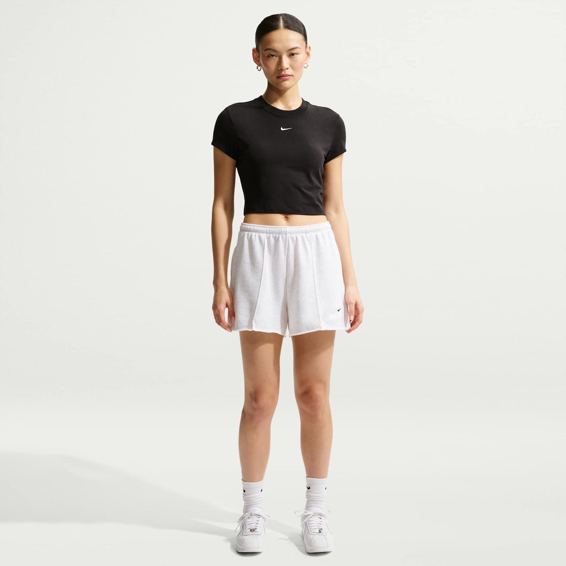 Camiseta Nike Sportswear Chill Knit Cropped Feminina - Foto 4