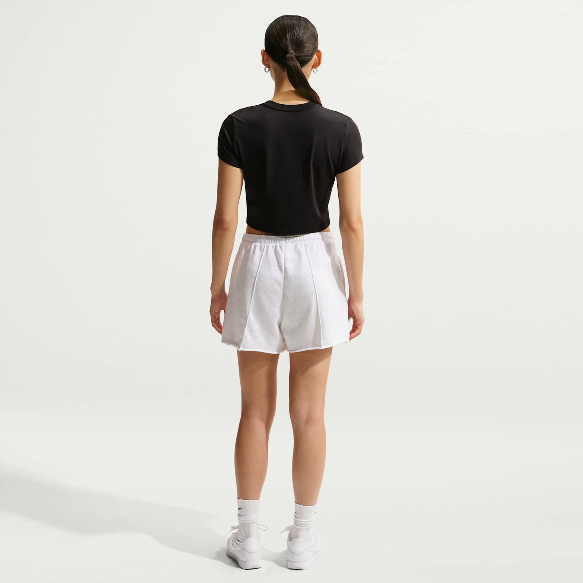 Camiseta Nike Sportswear Chill Knit Cropped Feminina - Foto 5