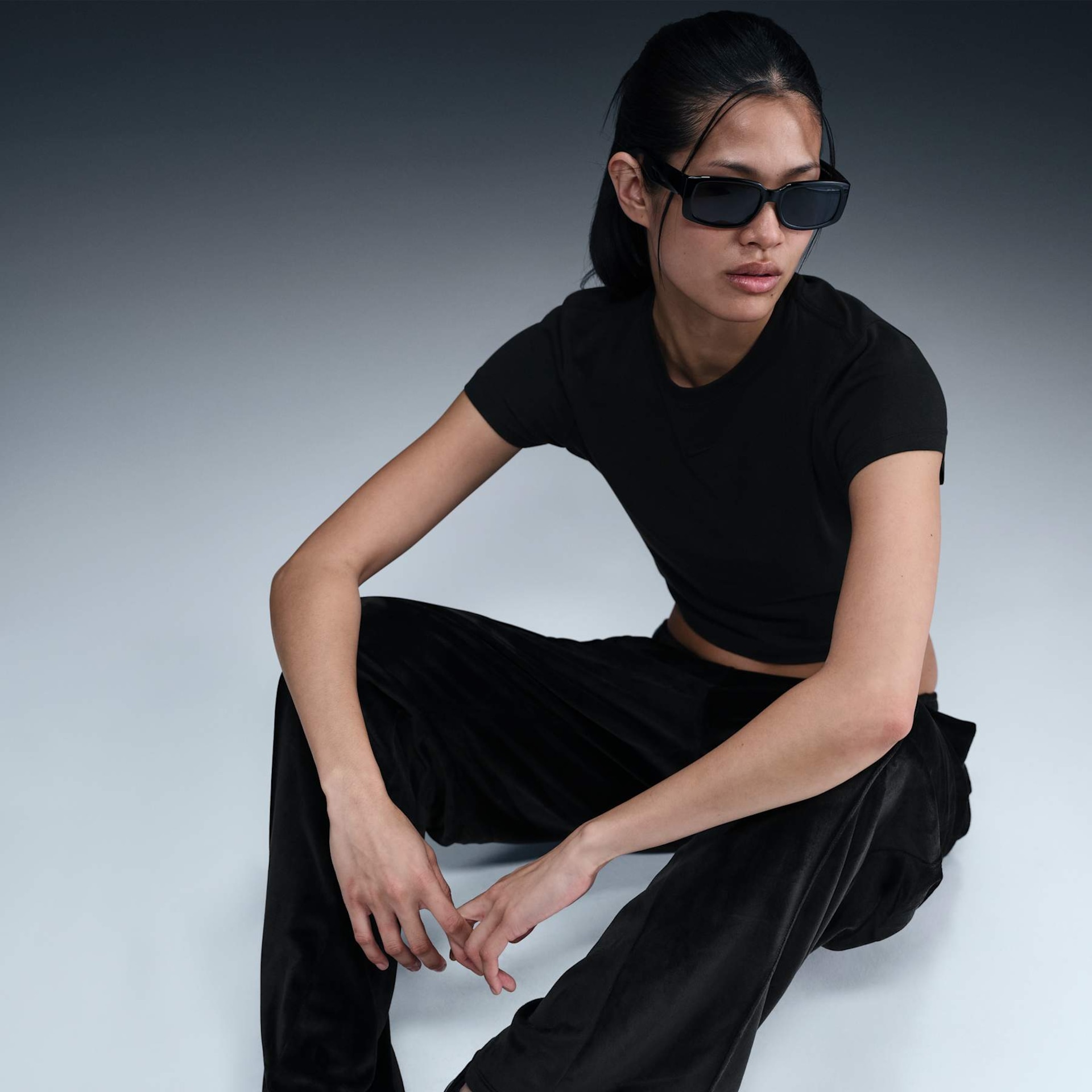 Camiseta Nike Sportswear Chill Knit Cropped Feminina - Foto 3