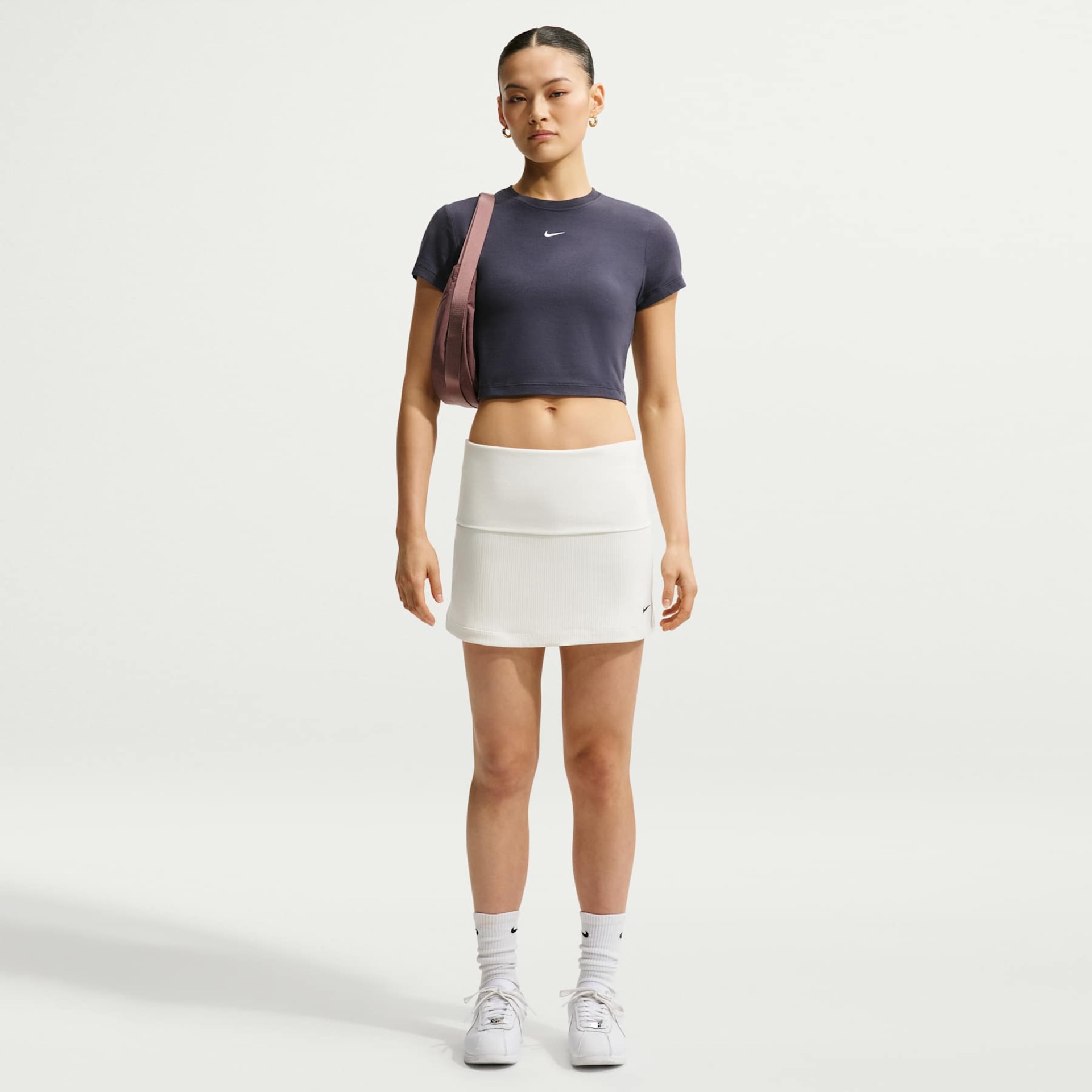 Camiseta Nike Sportswear Chill Knit Cropped Feminina - Foto 4