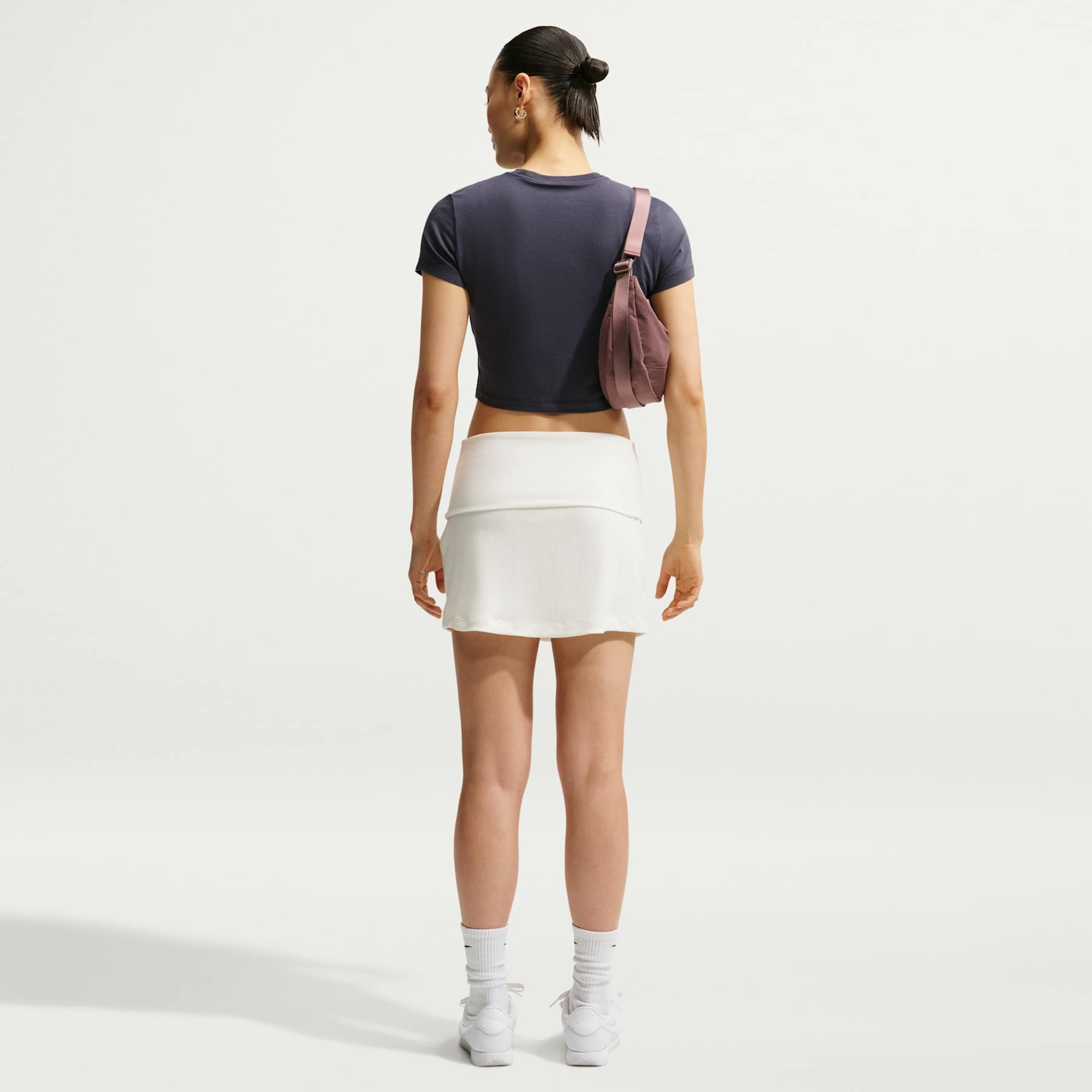 Camiseta Nike Sportswear Chill Knit Cropped Feminina - Foto 5