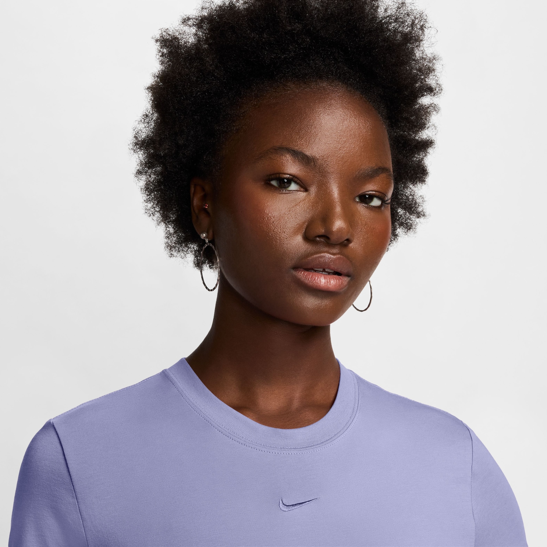 Camiseta Nike Sportswear Chill Knit Cropped Feminina - Foto 3