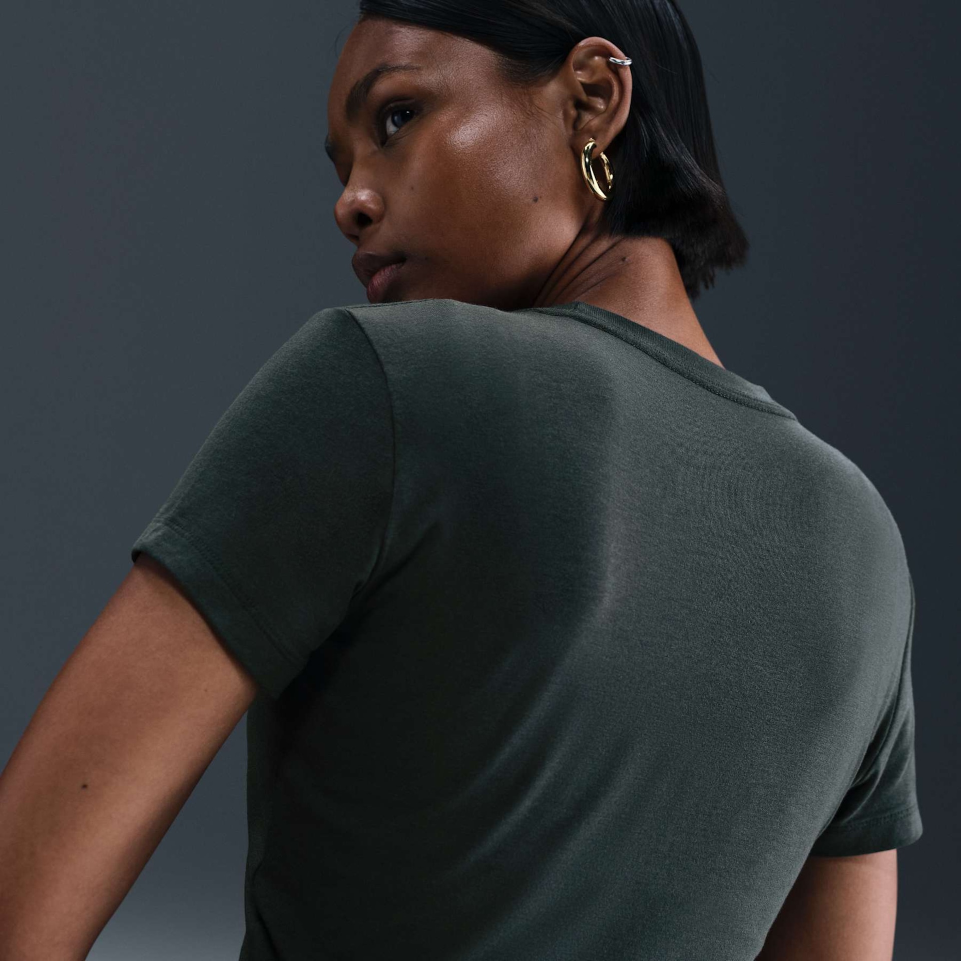 Camiseta Nike Sportswear Chill Knit Cropped Feminina - Foto 2