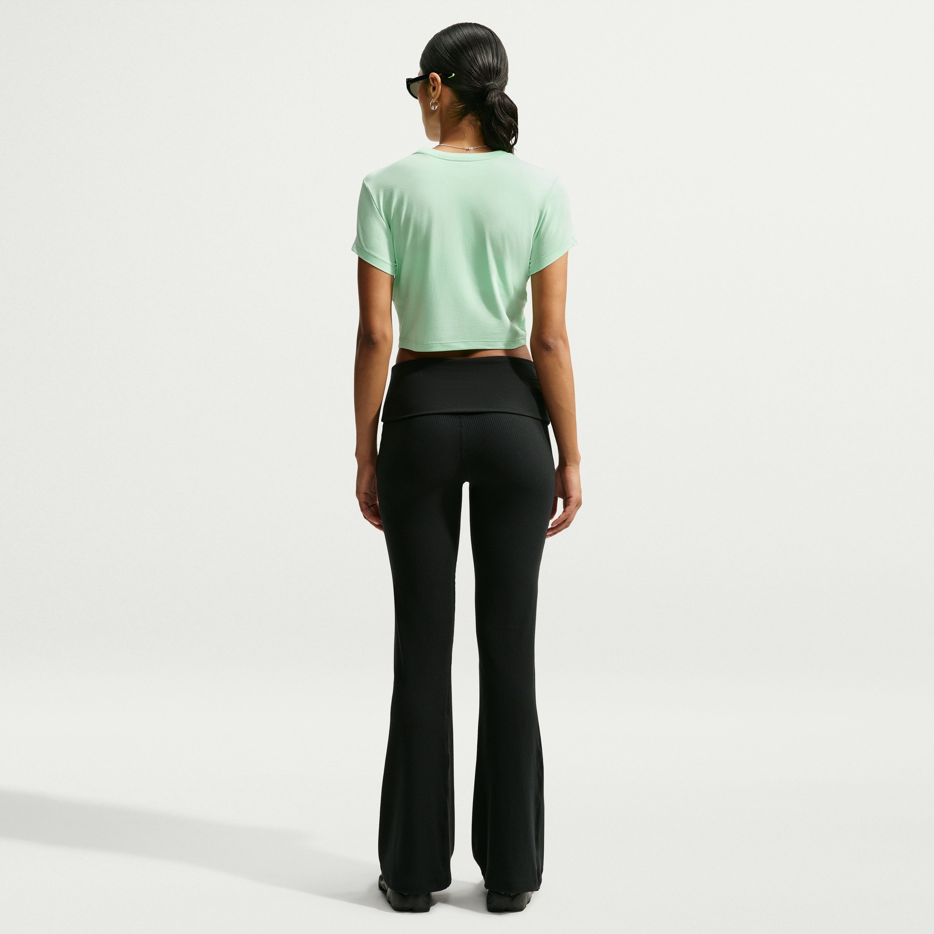 Camiseta Nike Sportswear Chill Knit Cropped Feminina - Foto 5