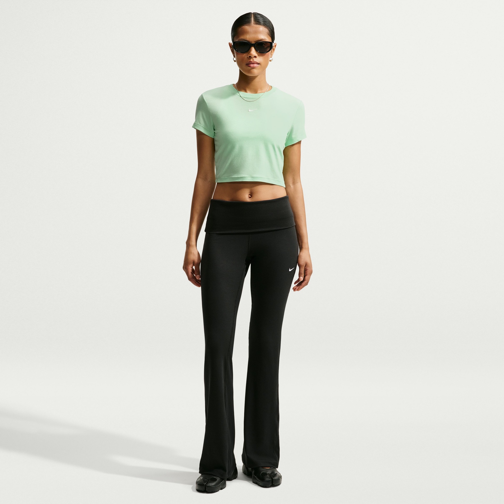 Camiseta Nike Sportswear Chill Knit Cropped Feminina - Foto 3