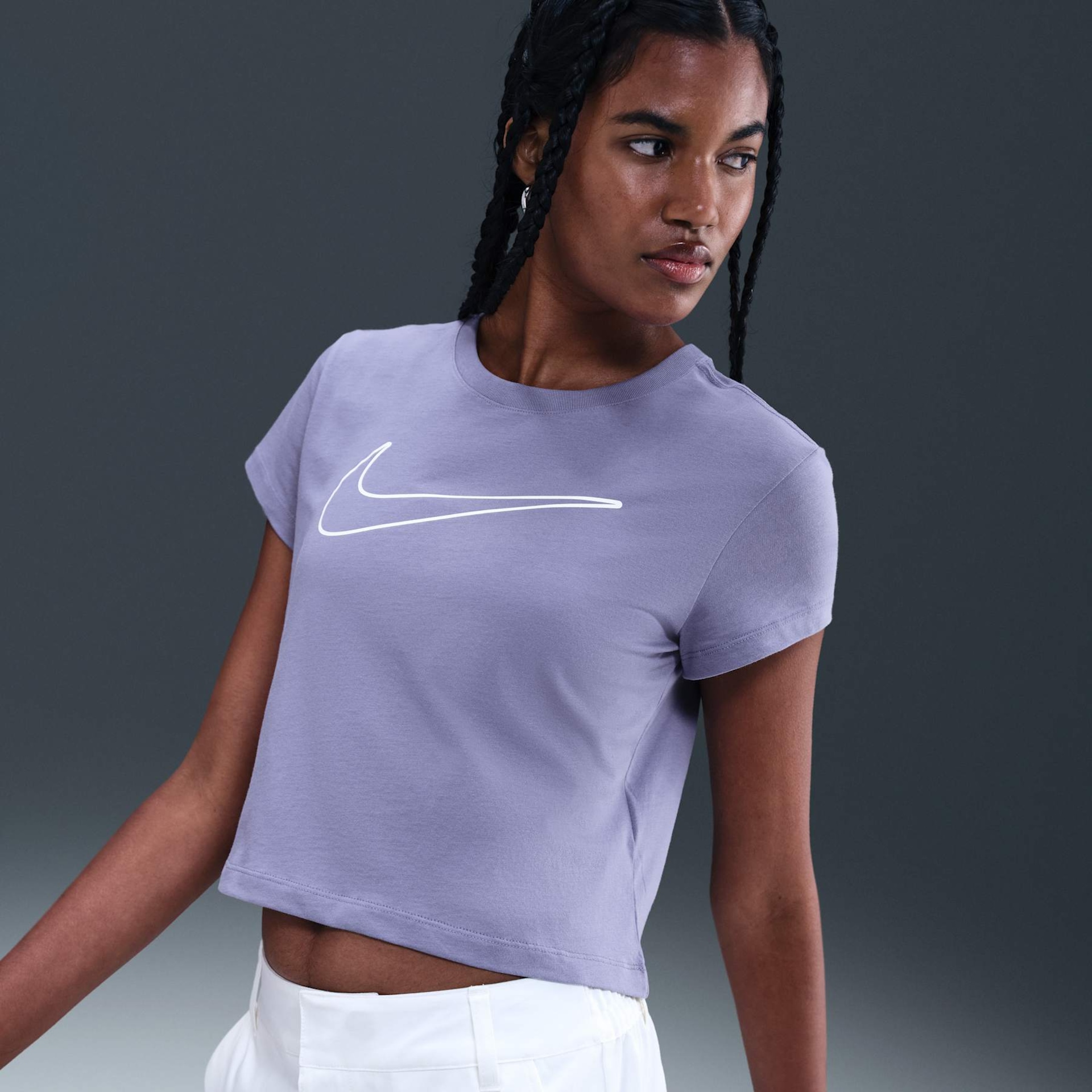 Camiseta Nike Sportswear Club Feminina - Foto 3