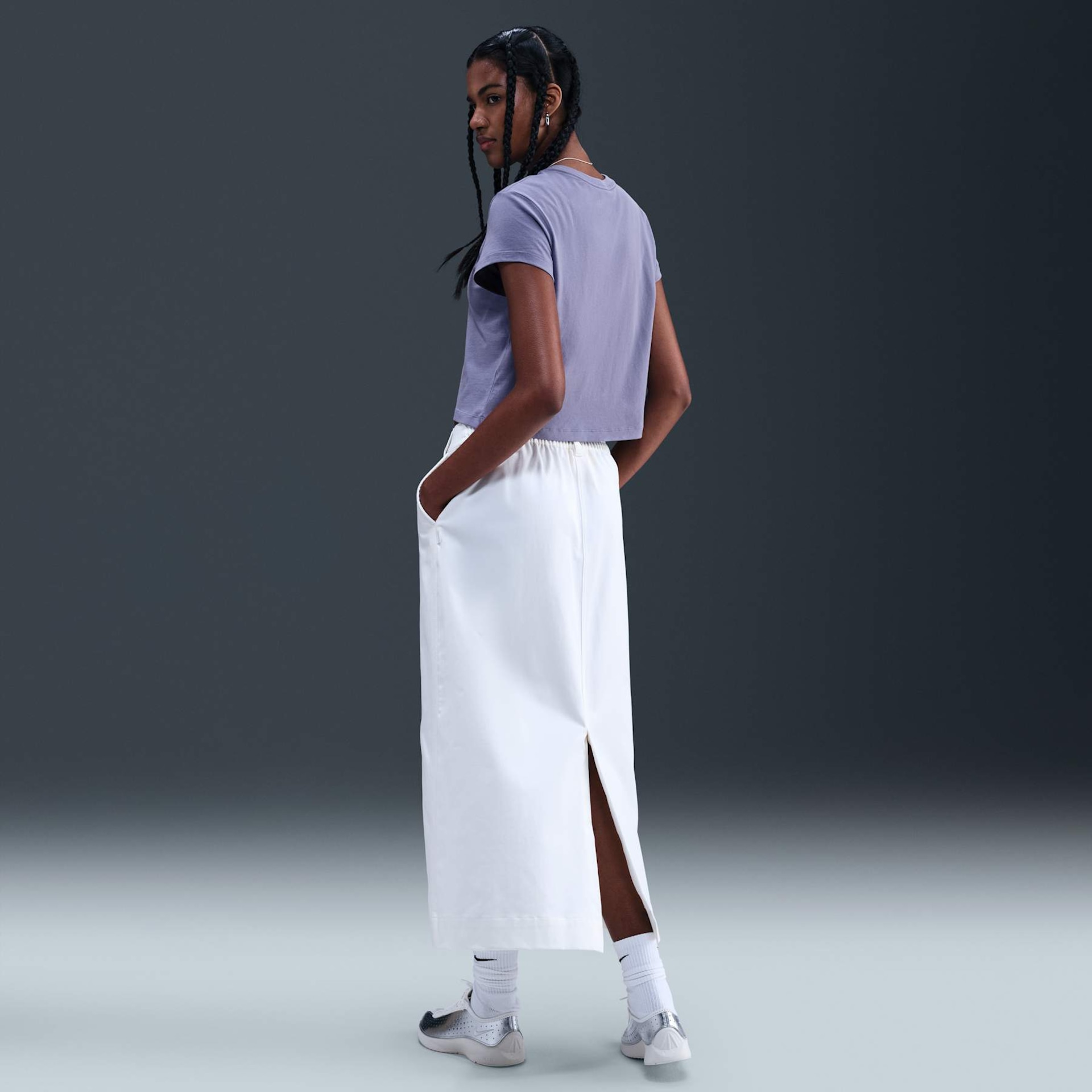 Camiseta Nike Sportswear Club Feminina - Foto 5