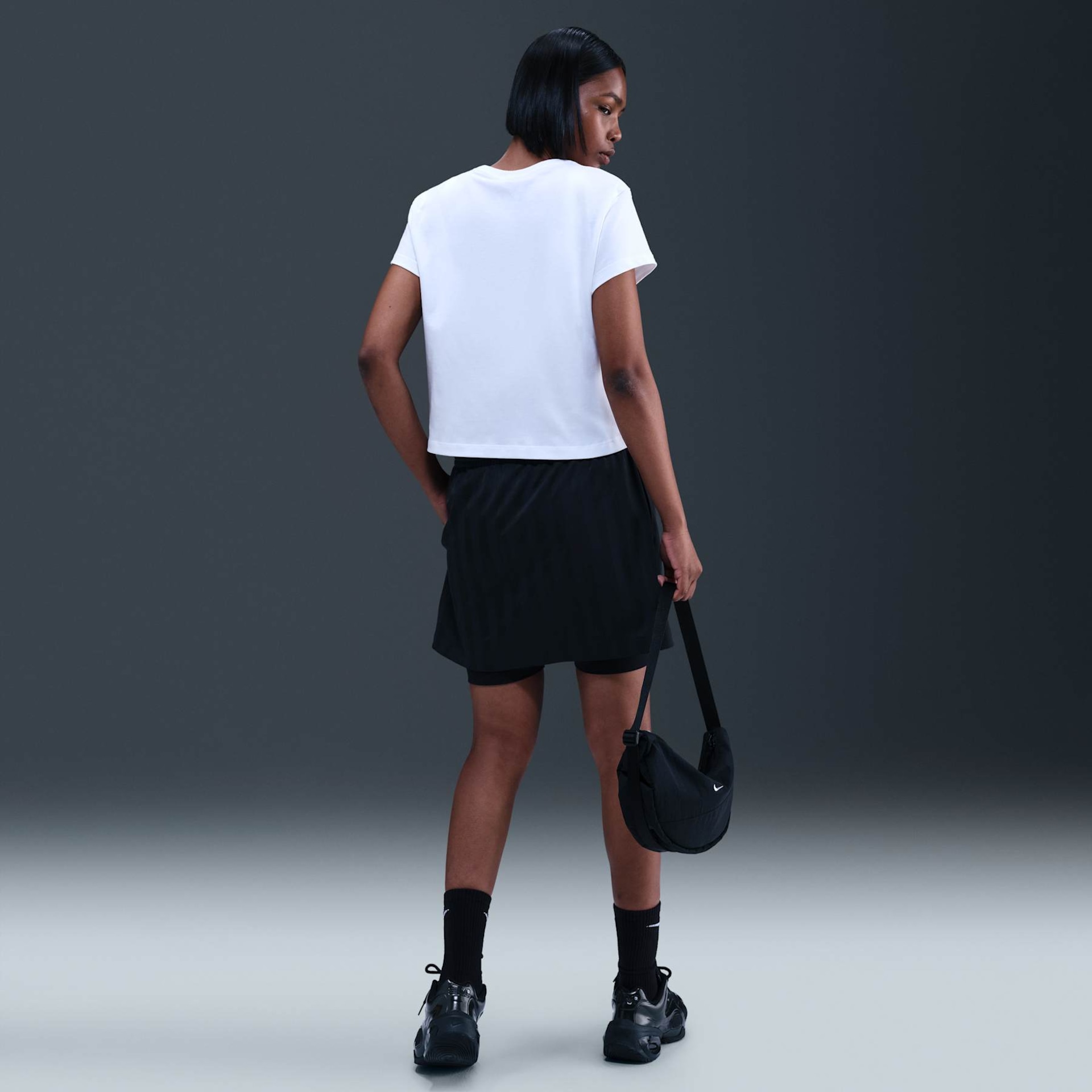 Camiseta Nike Sportswear Club Feminina - Foto 5