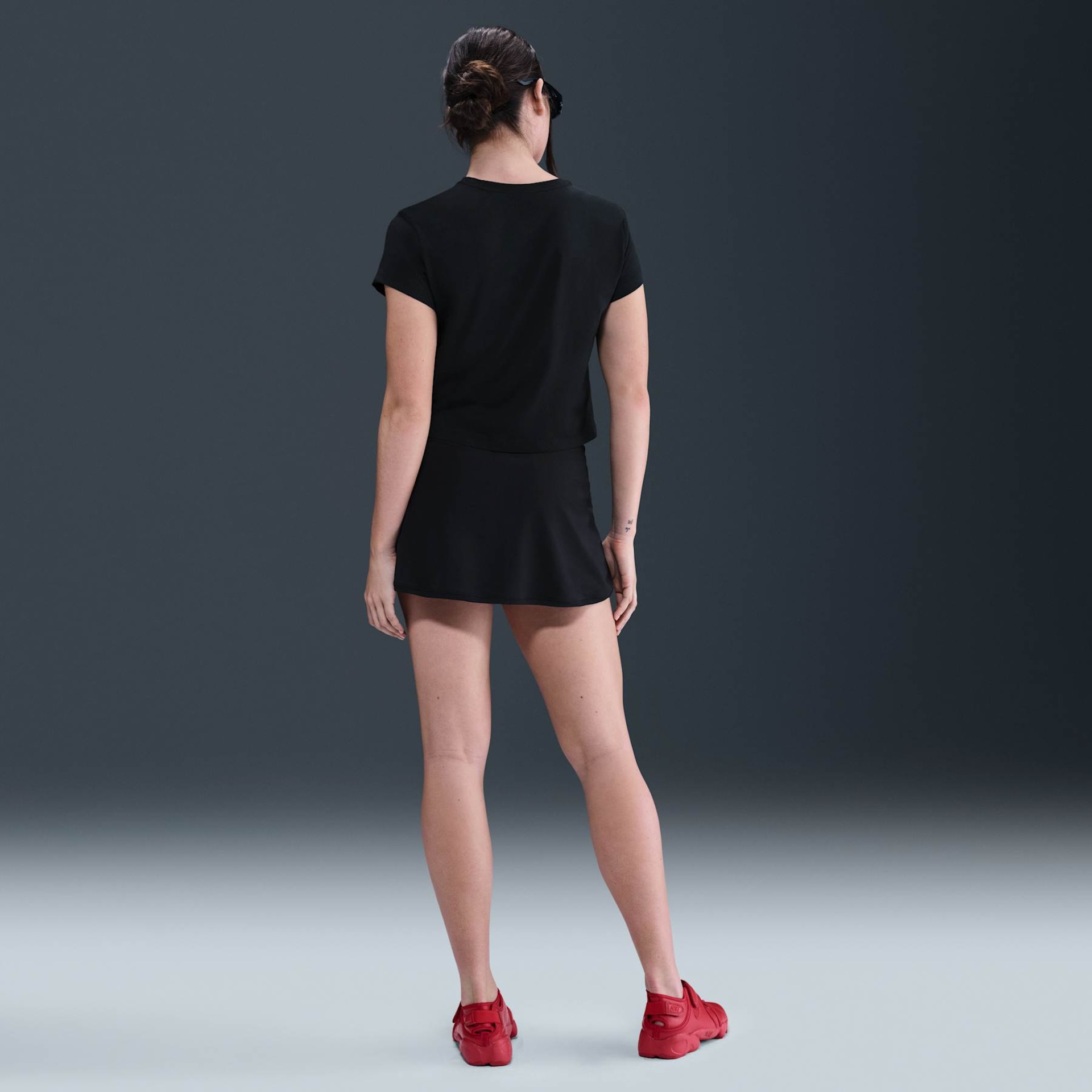 Camiseta Nike Sportswear Club Feminina - Foto 5