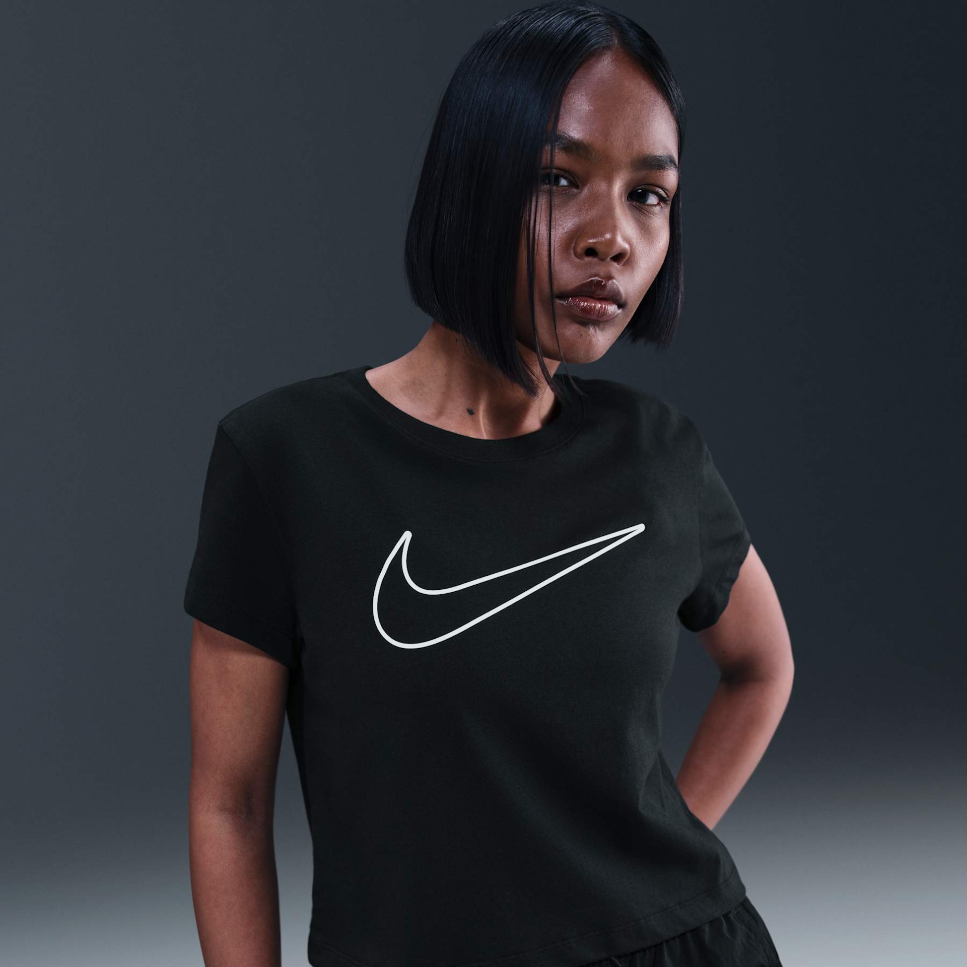 Camiseta Nike Sportswear Club Feminina - Foto 1