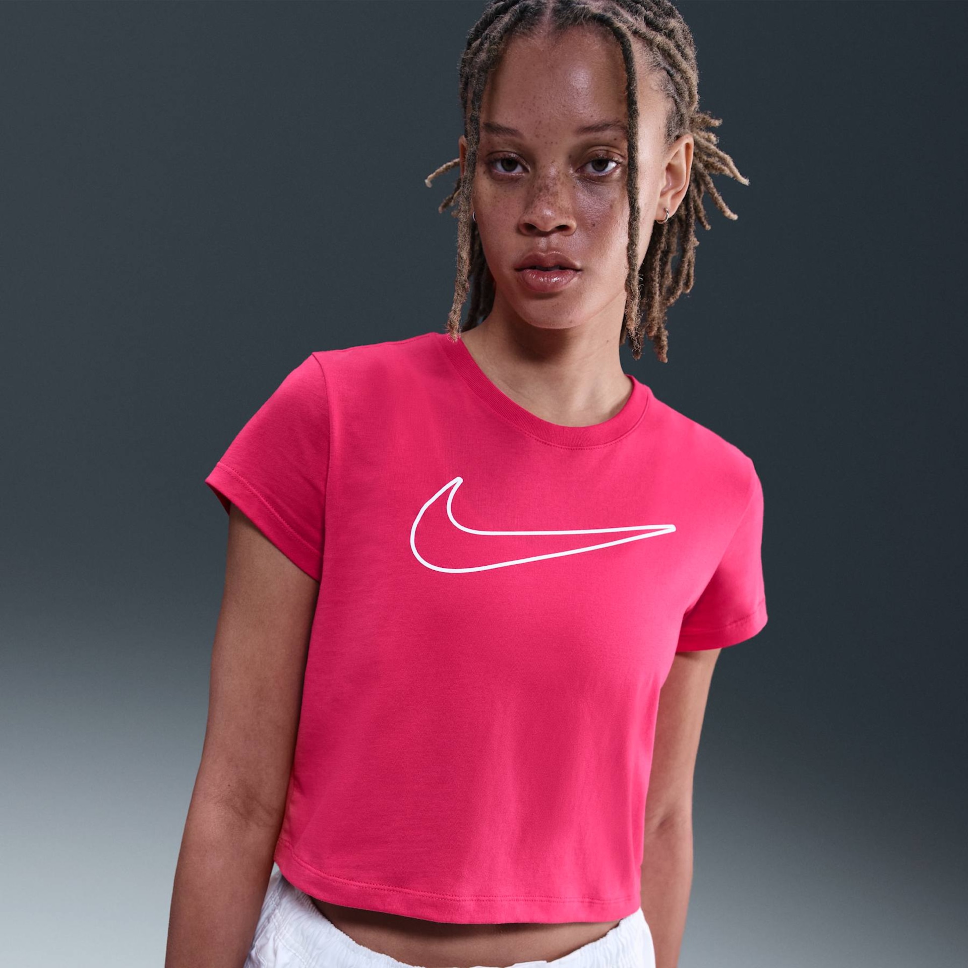Camiseta Nike Sportswear Club Feminina - Foto 1