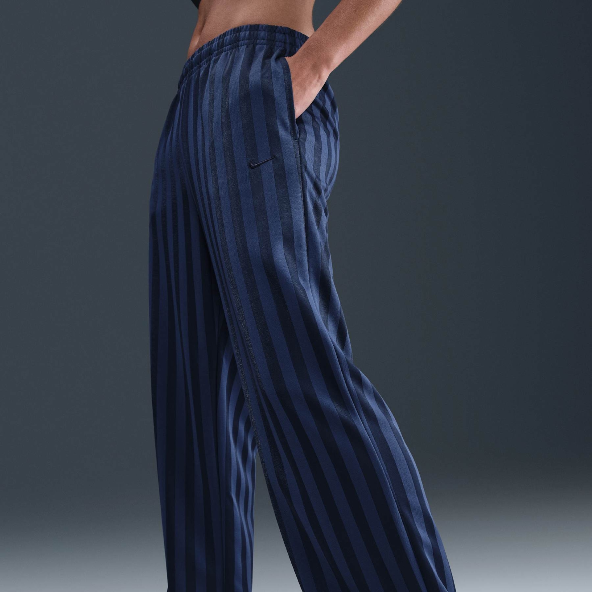 Calça Nike Sportswear Stripe Feminina - Foto 2