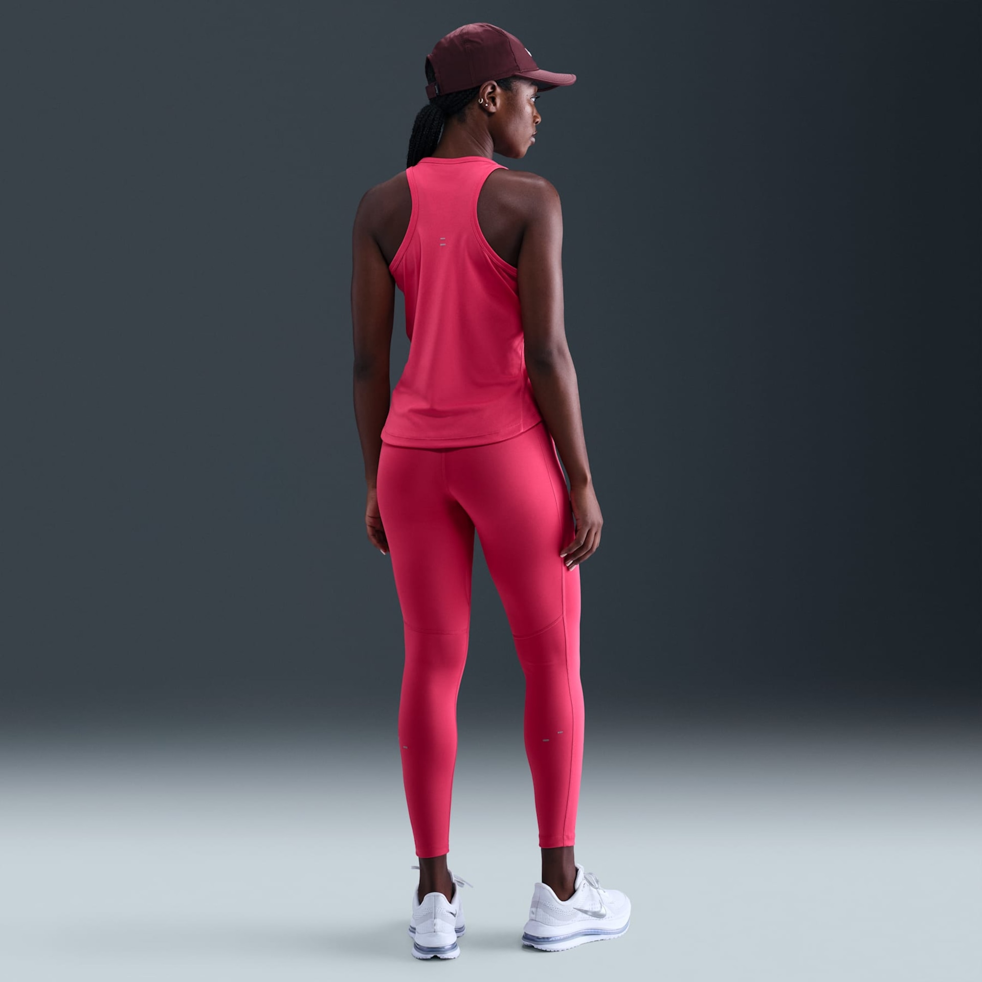 Regata Dri-FIT Nike Swoosh Feminina - Foto 5