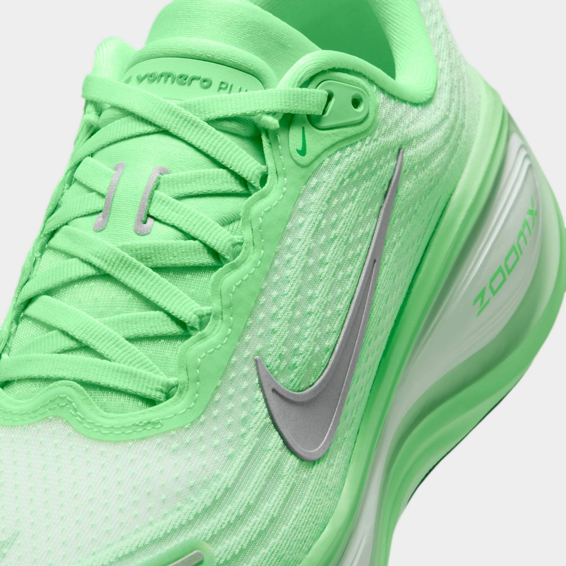 Tênis Nike Vomero Plus Feminino - Foto 7