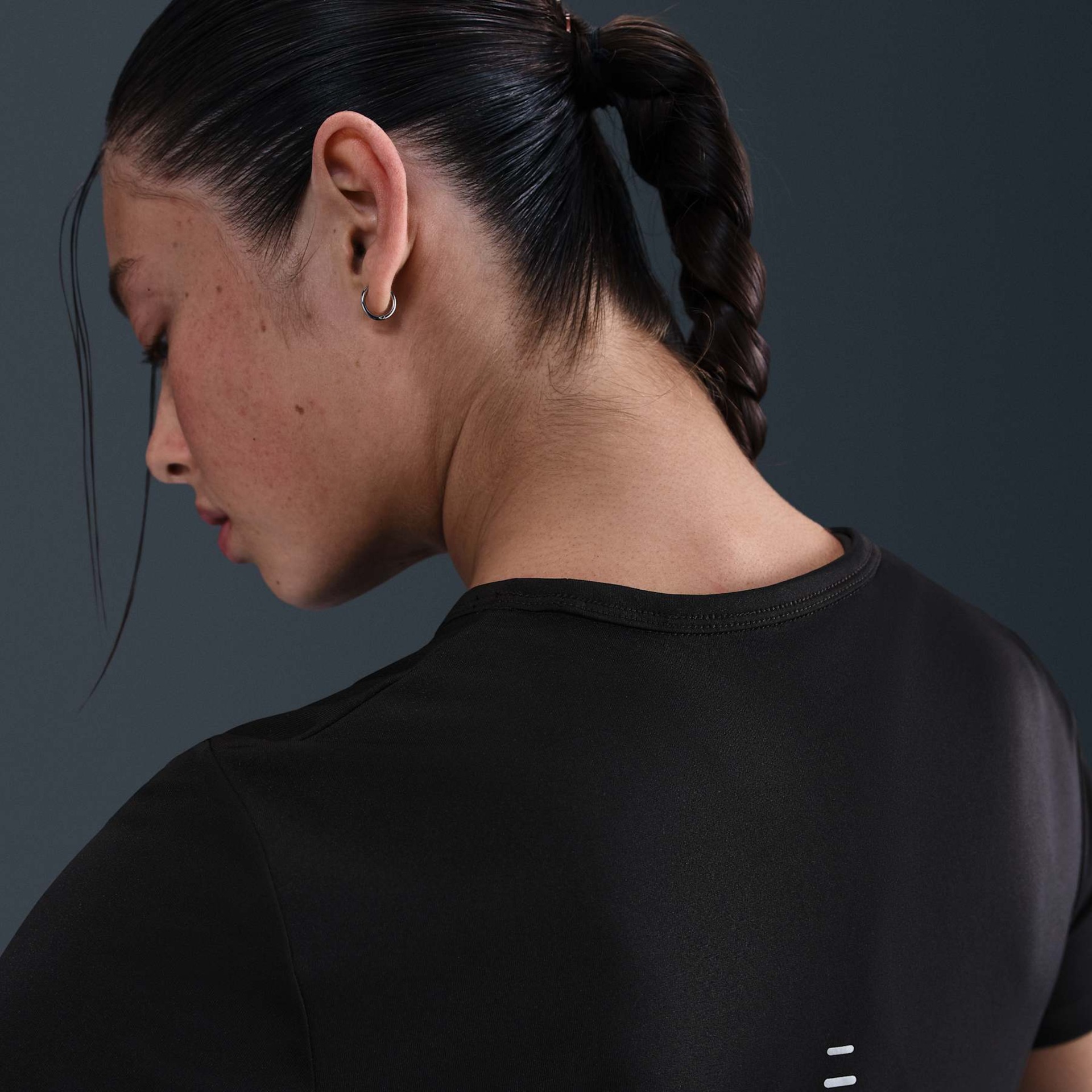 Camiseta Dri-FIT Nike Swoosh Feminina - Foto 2