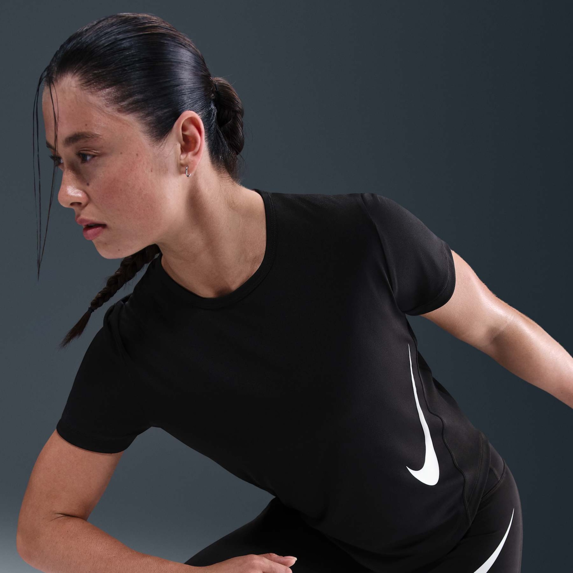 Camiseta Dri-FIT Nike Swoosh Feminina - Foto 3
