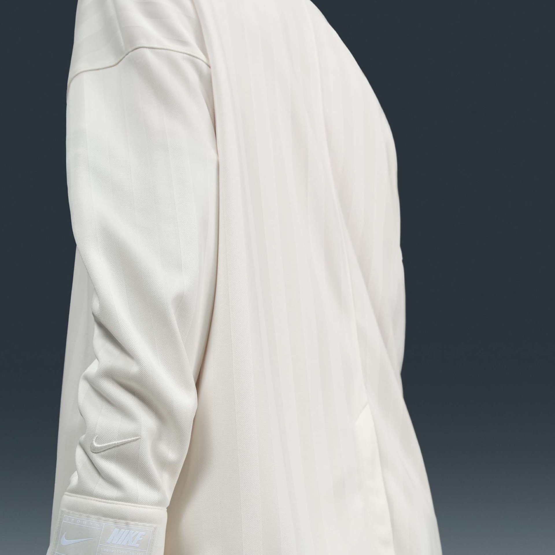 Camisa Nike Sportswear Stripe Feminina - Foto 2