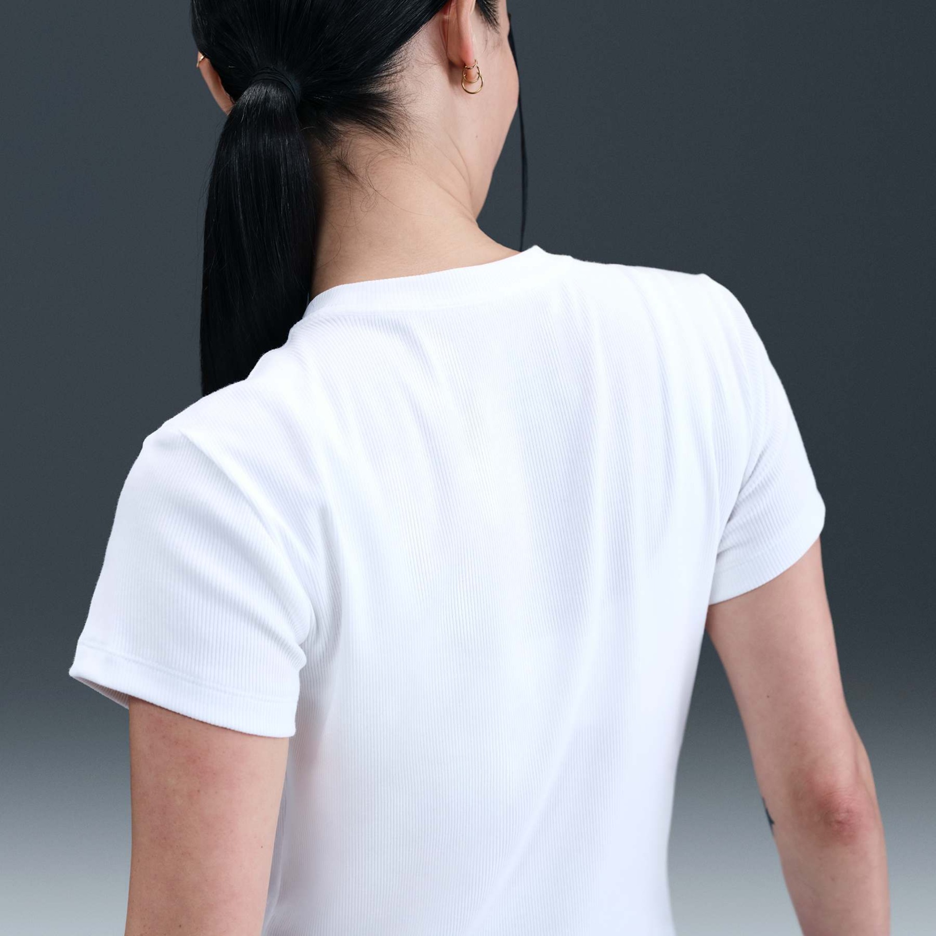 Camiseta Nike Sportswear Feminina - Foto 8