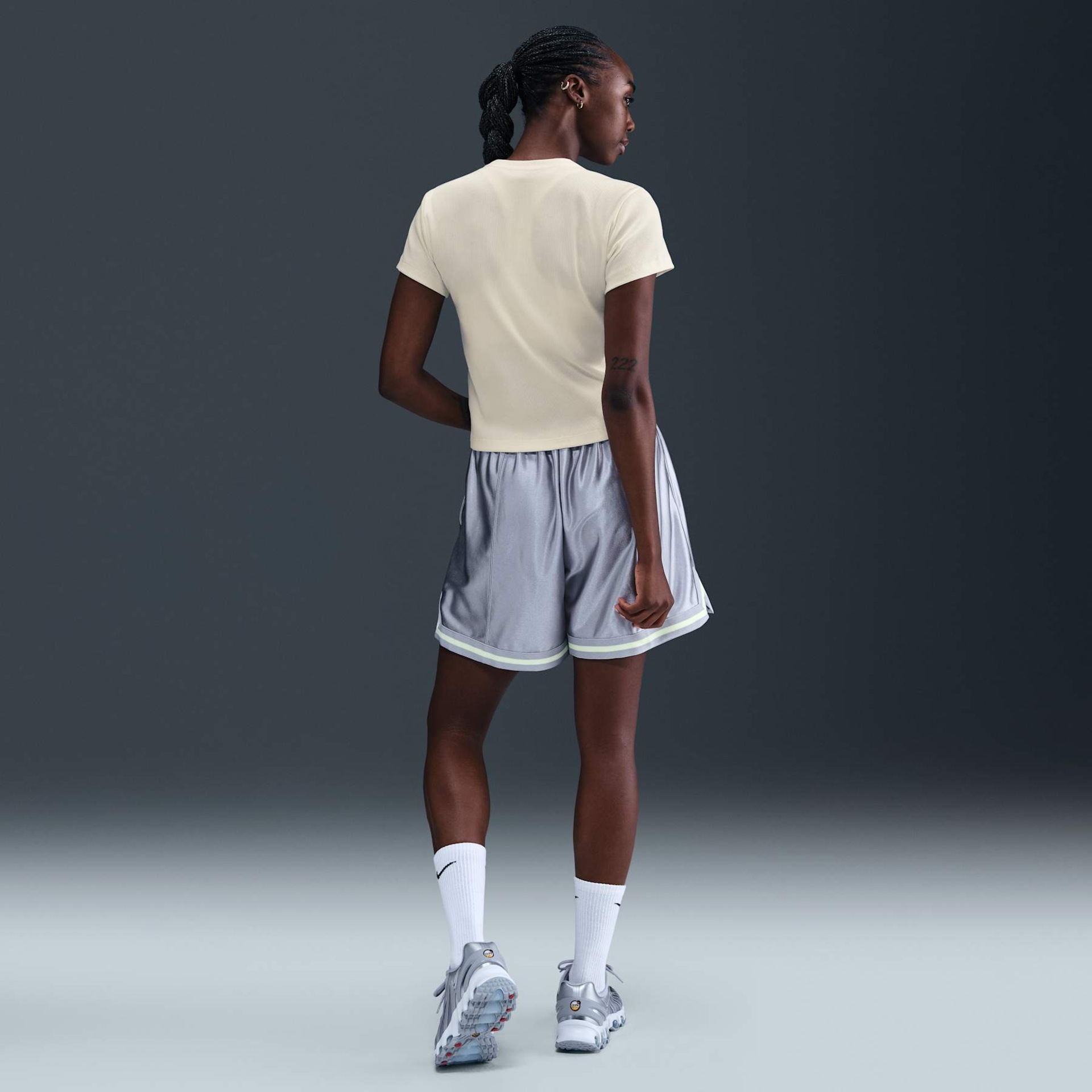 Camiseta Nike Sportswear Feminina - Foto 5